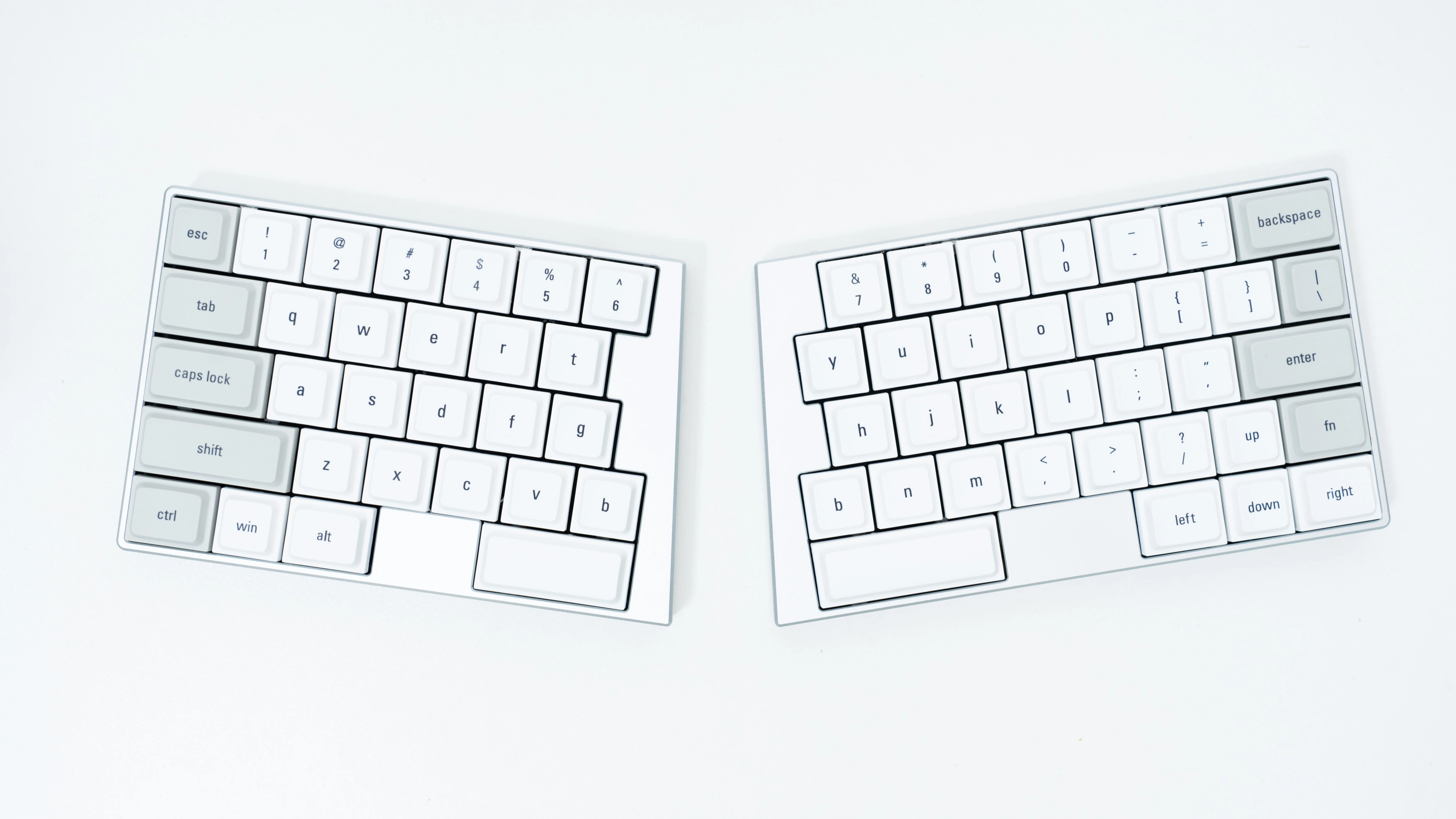 ElimKeys Elytraレビュー | いつもの配列で使いやすい無線分割