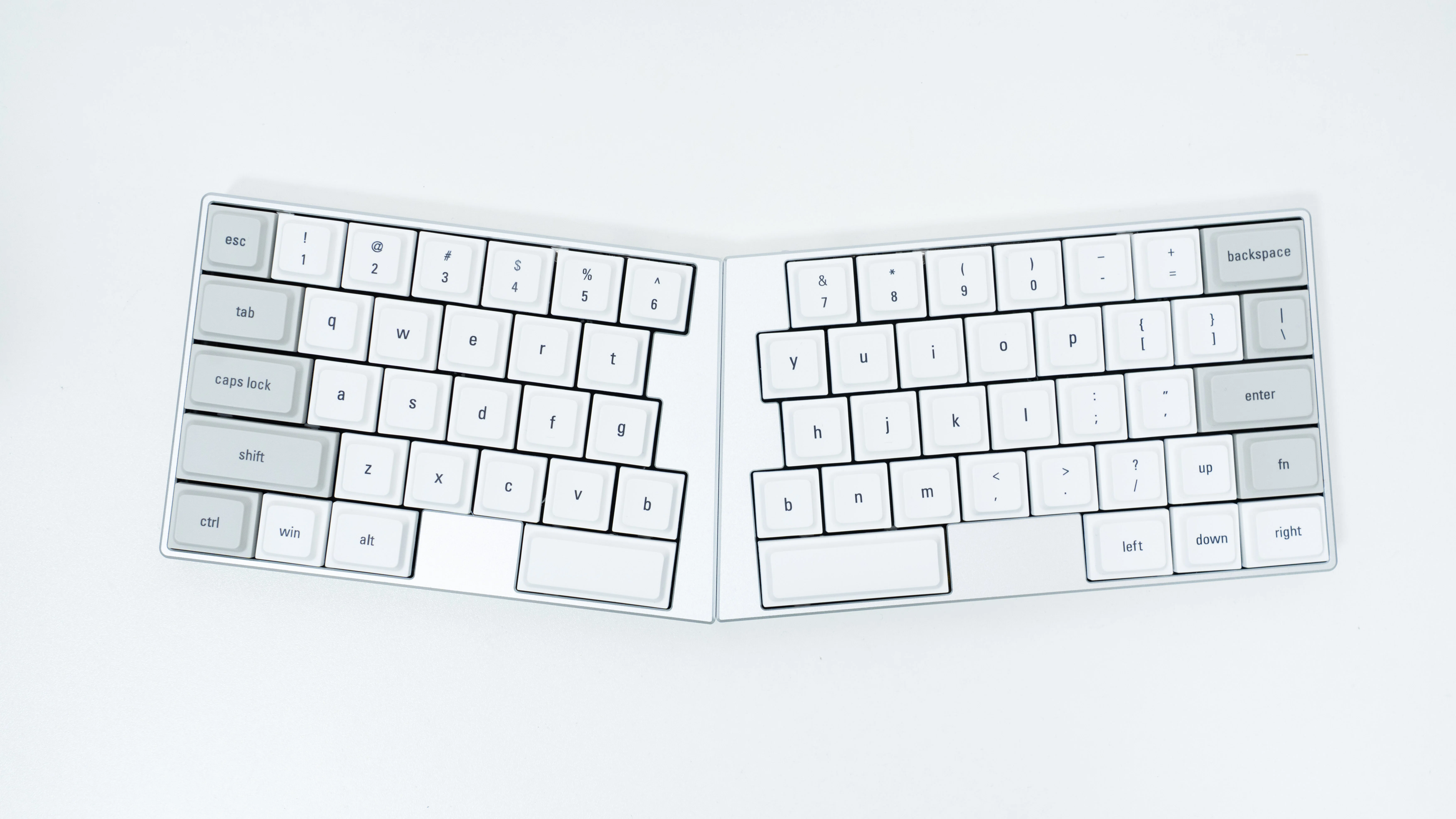 ElimKeys Elytraレビュー | いつもの配列で使いやすい無線分割