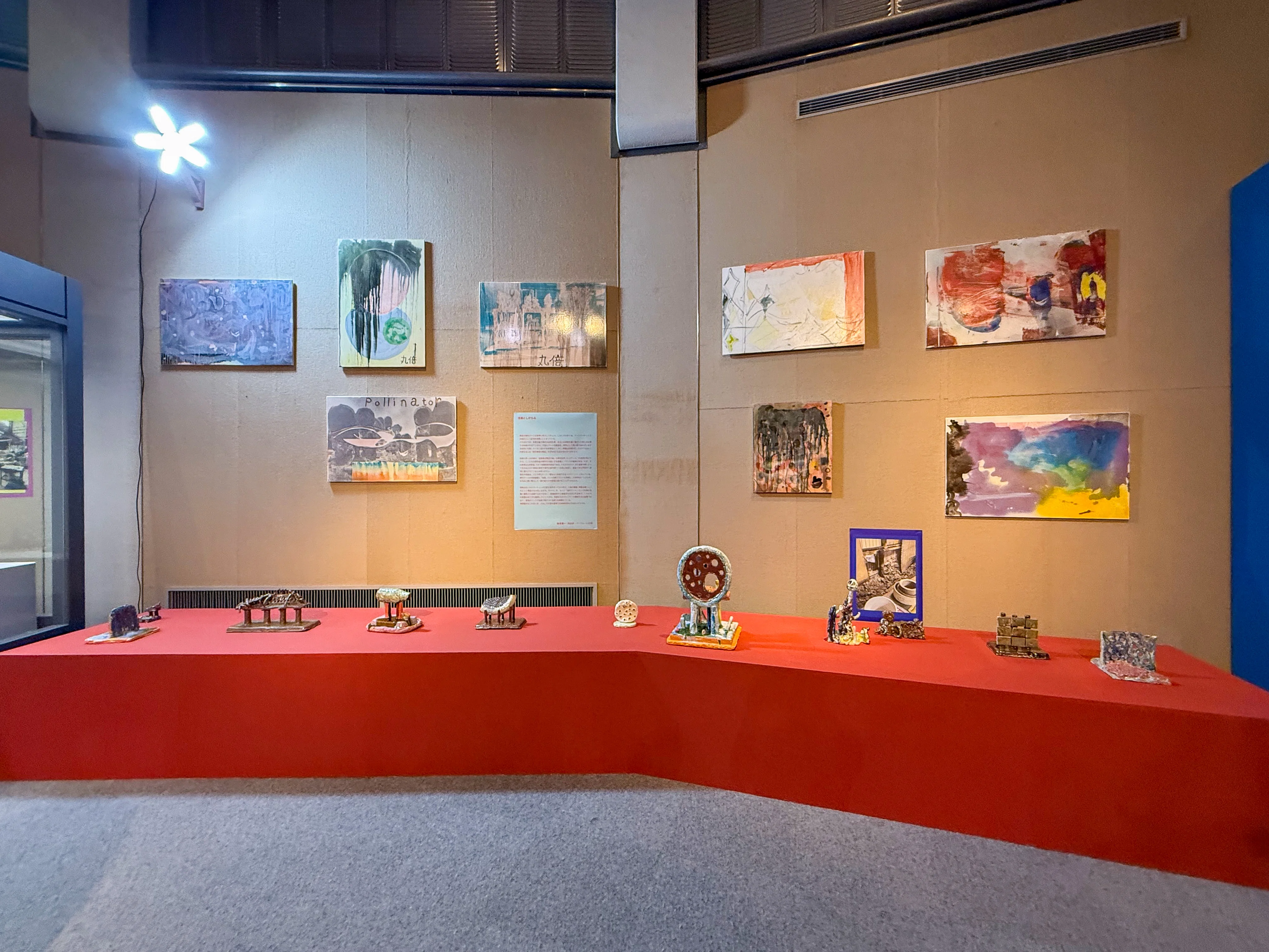 陶板のなかの展覧会 梅津庸一「シガラキ・ニューウェーブ」と「セノ