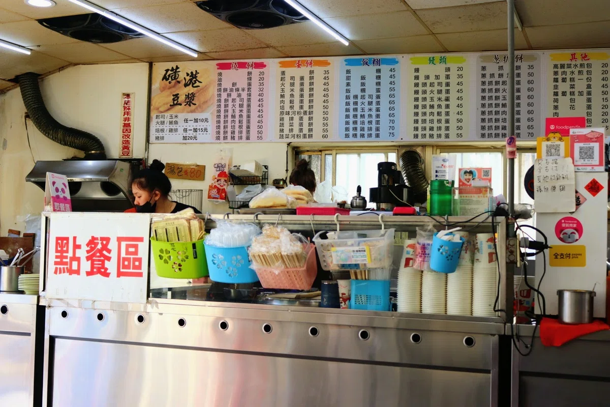 [Taiwan] The small late-night snack & breakfast shop I find myself ...