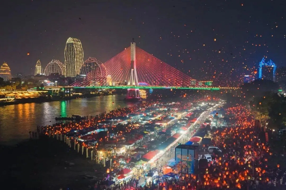 中国・西双版納 ランタン祭り