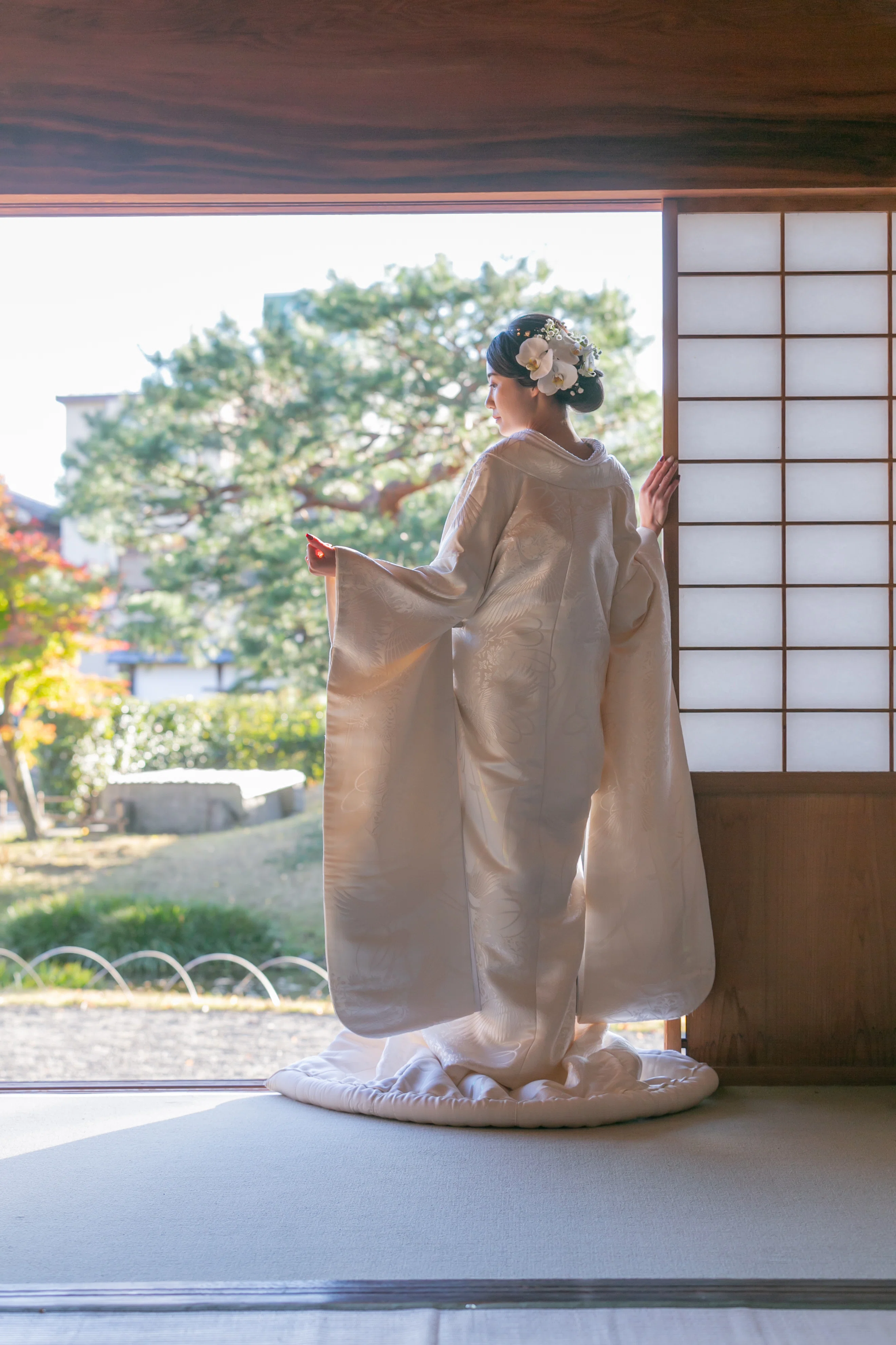 白無垢の文様にはどんな意味がある？鶴・松竹梅・御所車など婚礼和装の