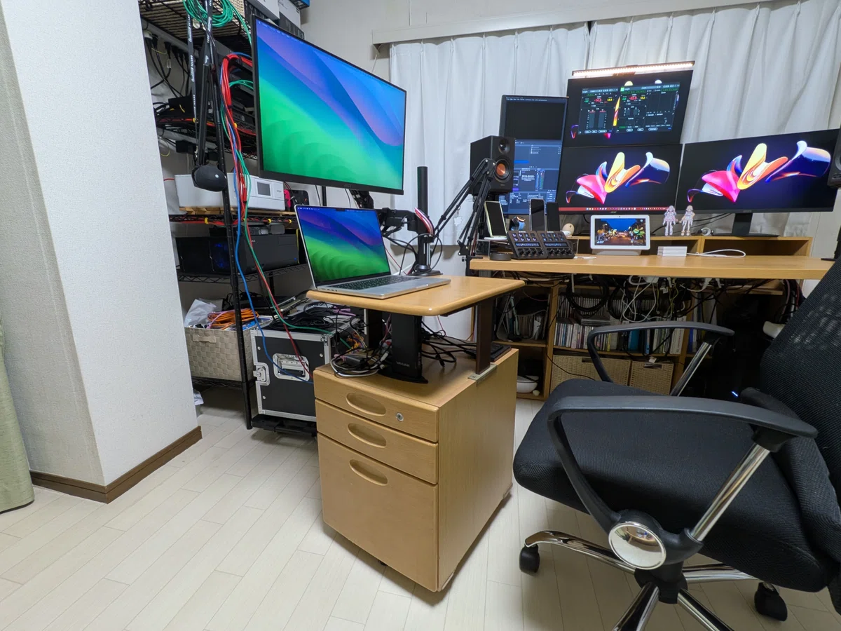 [Demaecan Engineer Desk Tour #03] From home servers to DJ gear! The ...