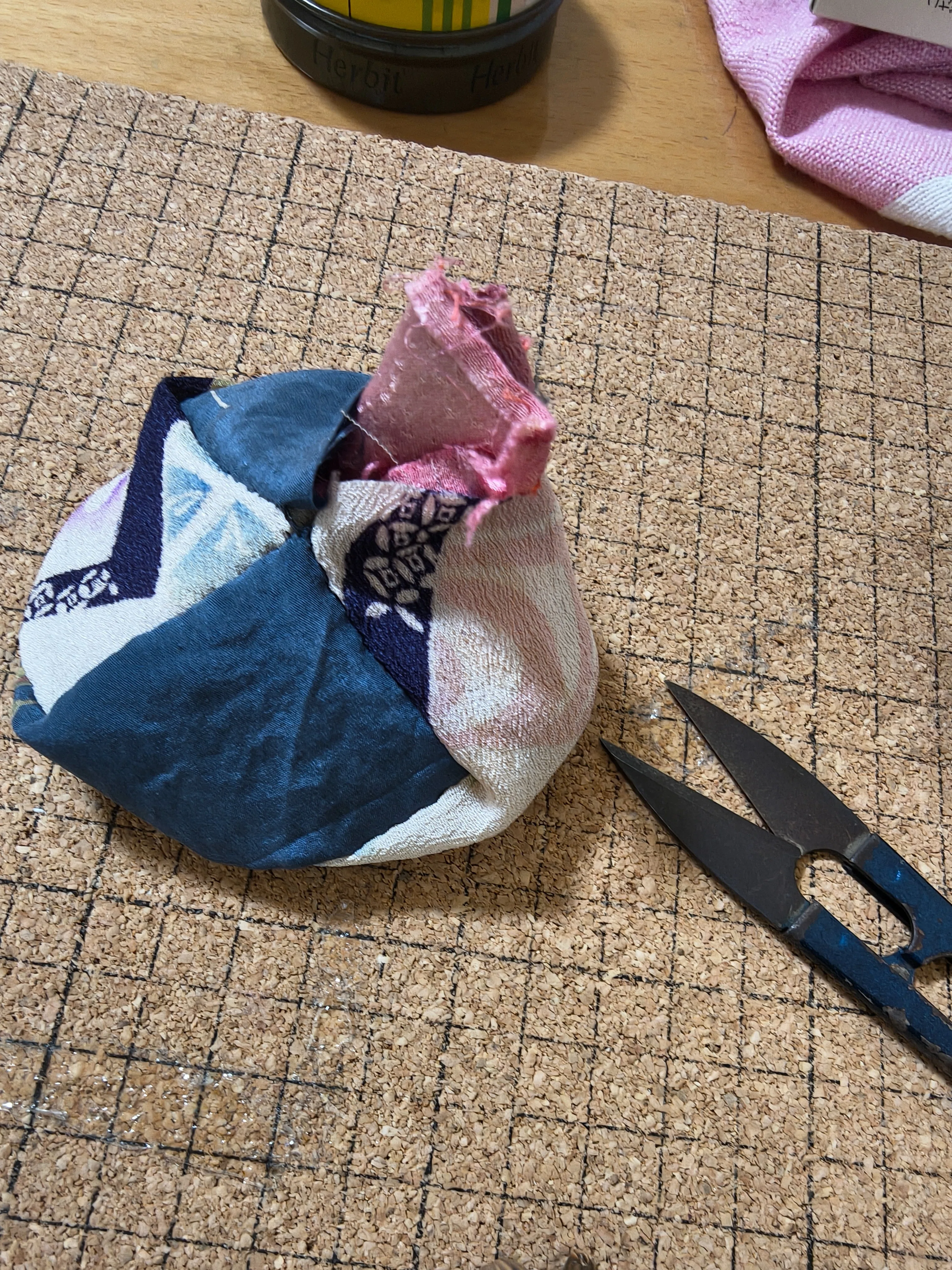 伝承の「ざぶとん型お手玉」の謎にせまる！｜owarimao