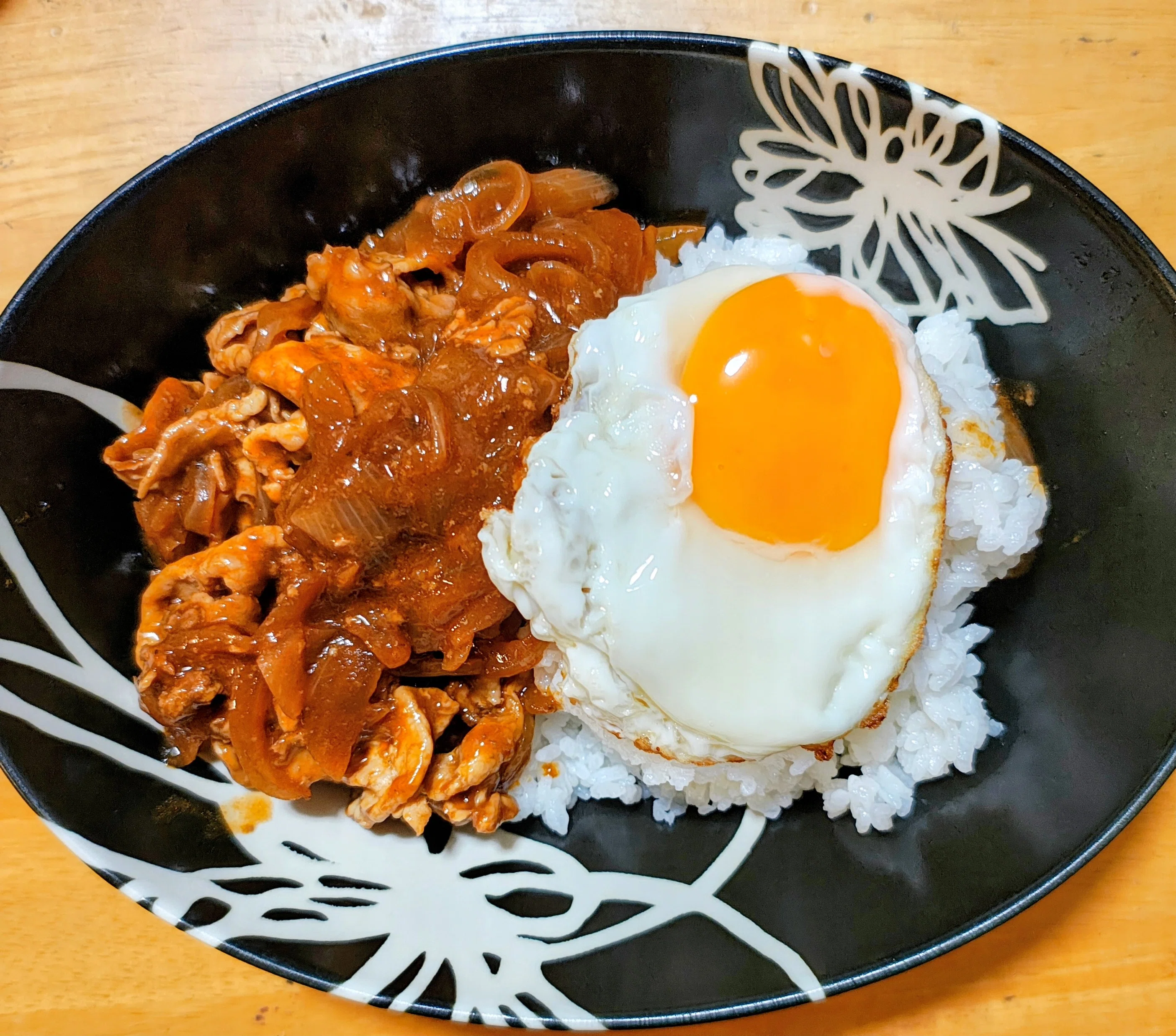 Three-Layer Rice and Demiglace! Hayashi Rice Bento with a Fried Egg on ...