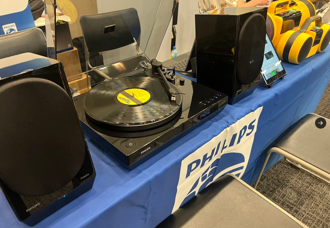 PHILIPS】“80年代”感じるレトロデザインなスピーカー、ついにお披露目