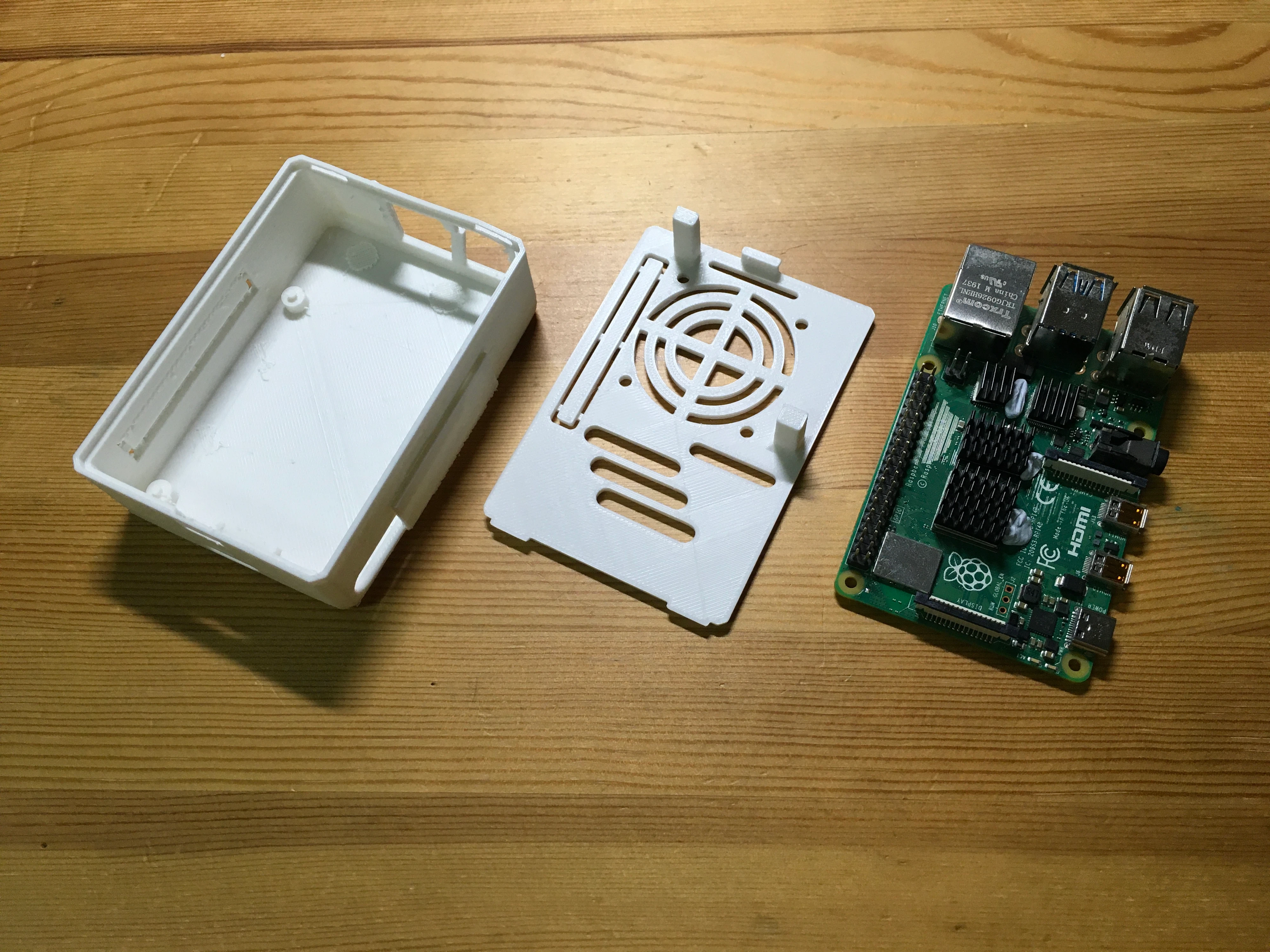 Micro Routing Bits I made a case for my Raspberry Pi travel router|荒川 仁志 | Hitoshi Arakawa