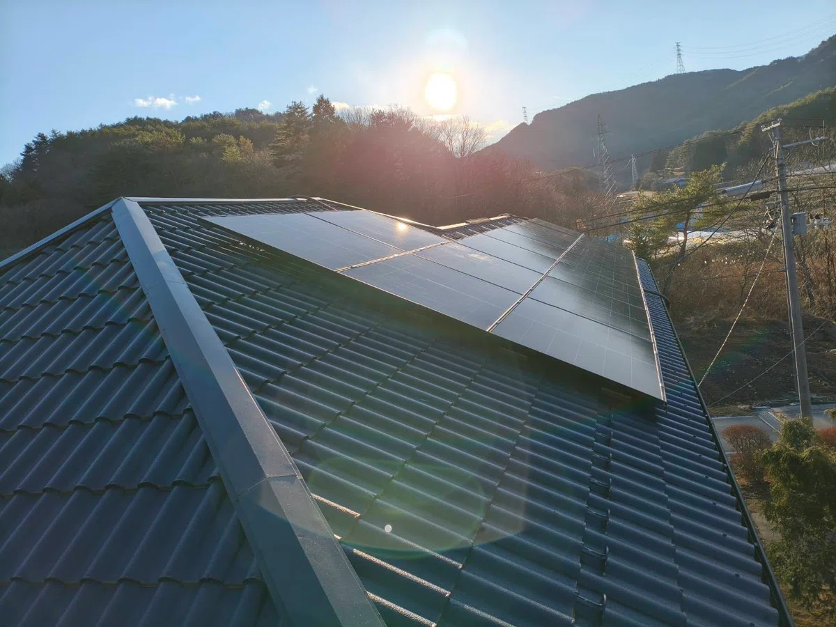Radeation Example The solar radiation reaching roofs in Akita in December is 40% of that ...