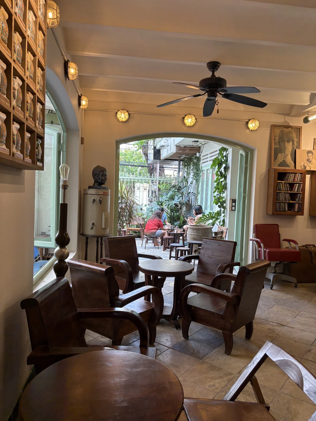 [Da Nang Cafe] Cute with greenery and a retro vibe. A favorite local ...
