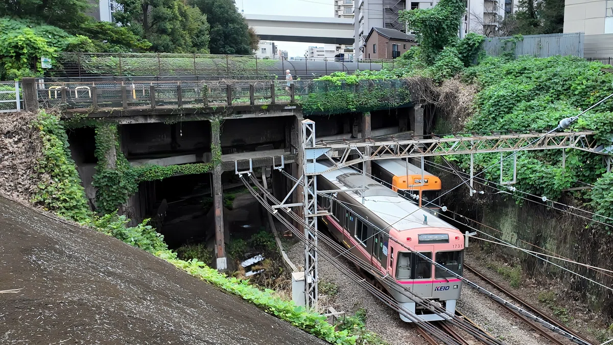 [Inokashira Line] Why doesn't it connect to the Keio Line or Ginza Line ...