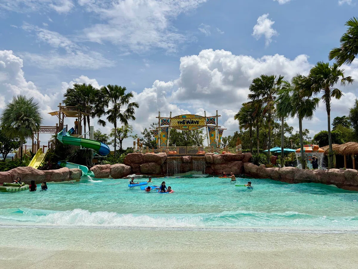 [Pattaya] A pool with big waves for 5,000 yen a night!? A repeat stay ...