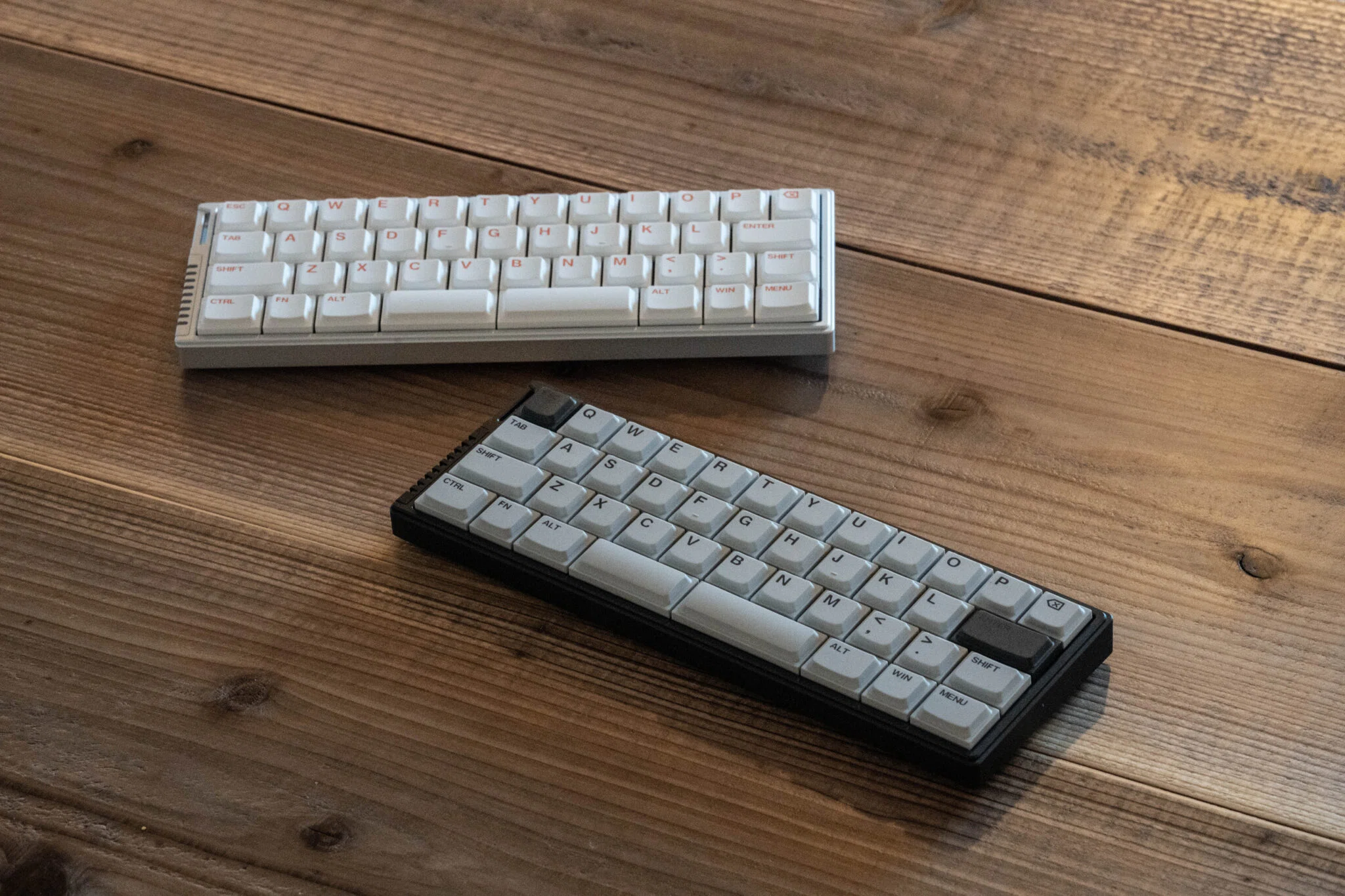 見た目も使い勝手も至高の40％ミニマルキーボード「Chosfox Init40