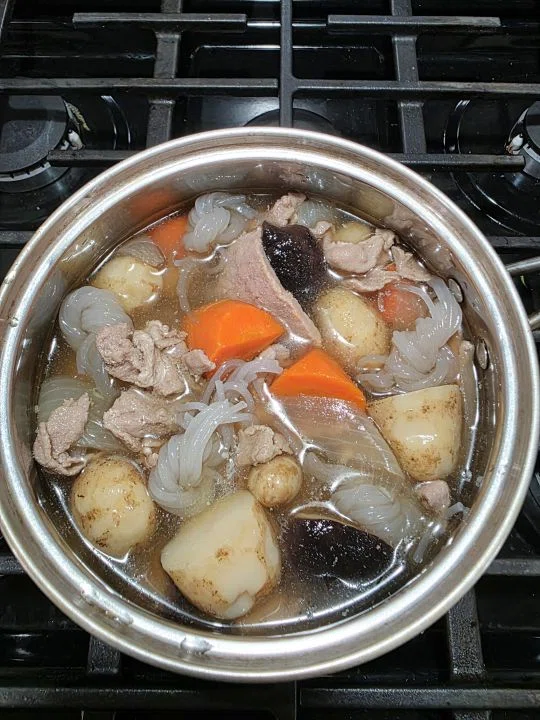 肉じゃが と 炊き込みご飯｜Mone / 百音