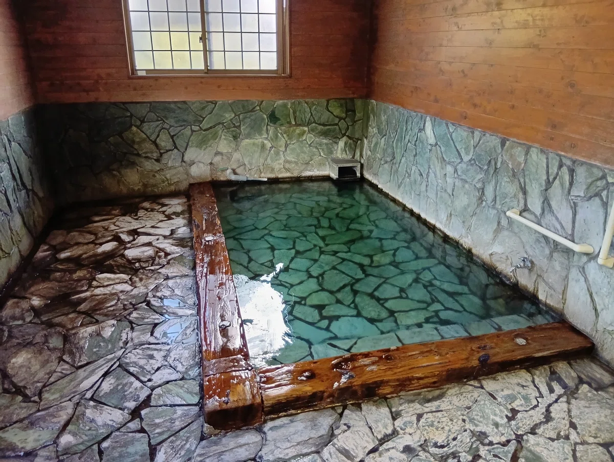 [Oita] Yufuin Hot Spring Tour + Kaku-uchi (Standing Bar) Again - Day 1｜レーサー
