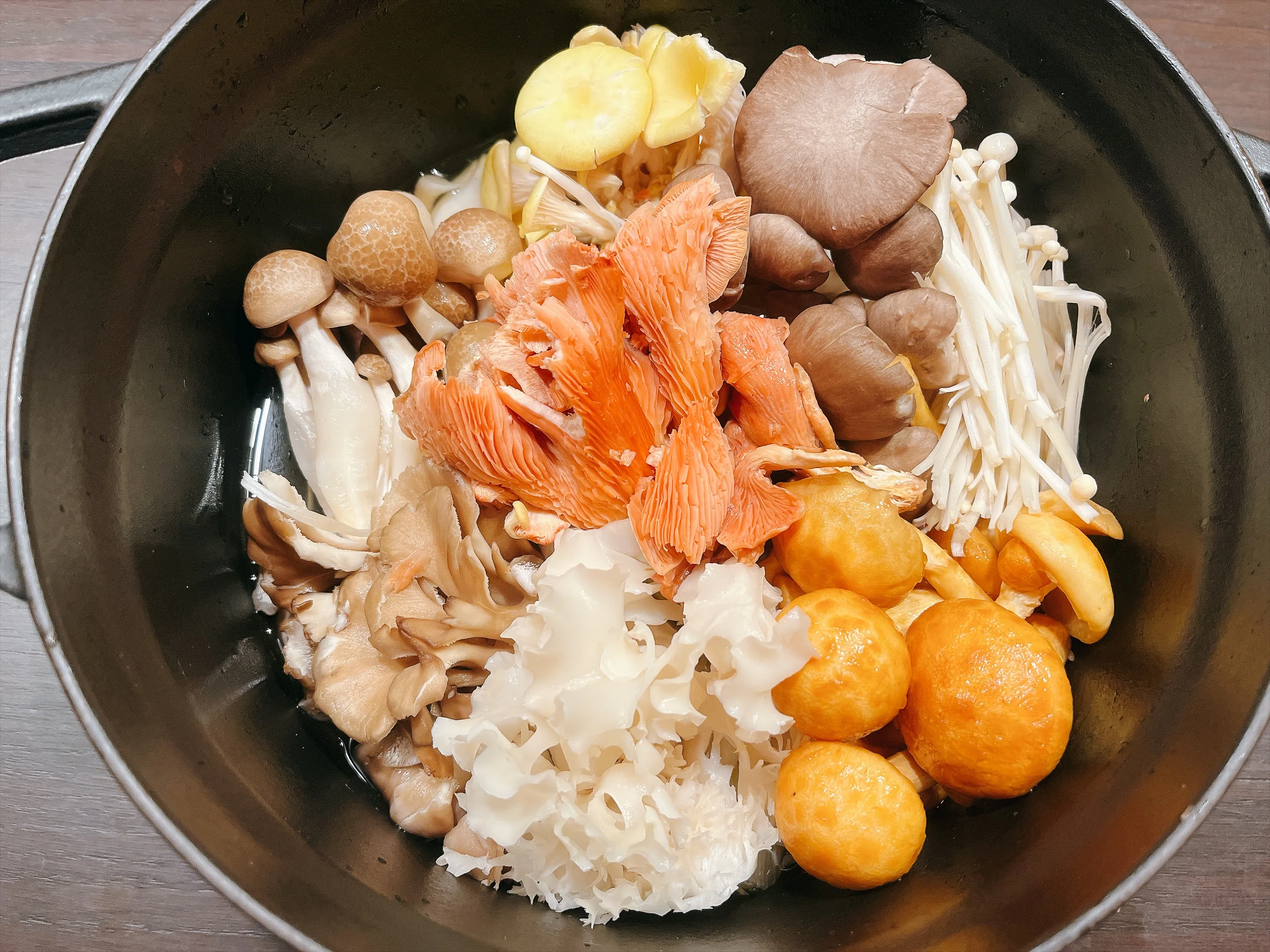 Pink and yellow mushrooms in a hot pot!? I recreated the 'colorful ...