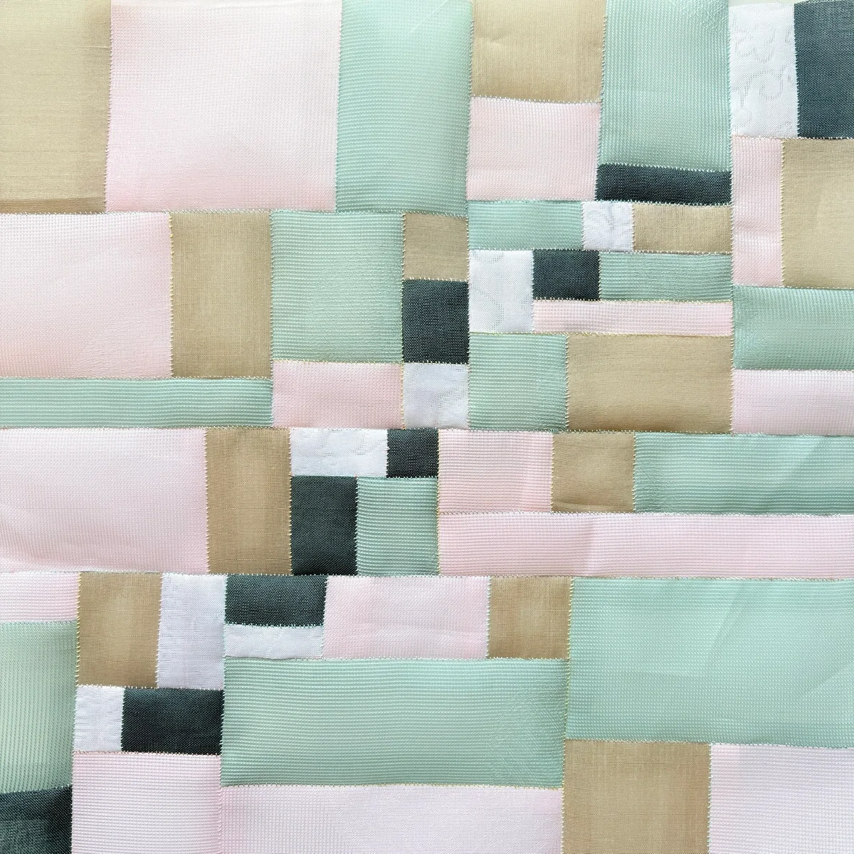 [Pojagi Production Diary] I've started a Pojagi project using silk with ...