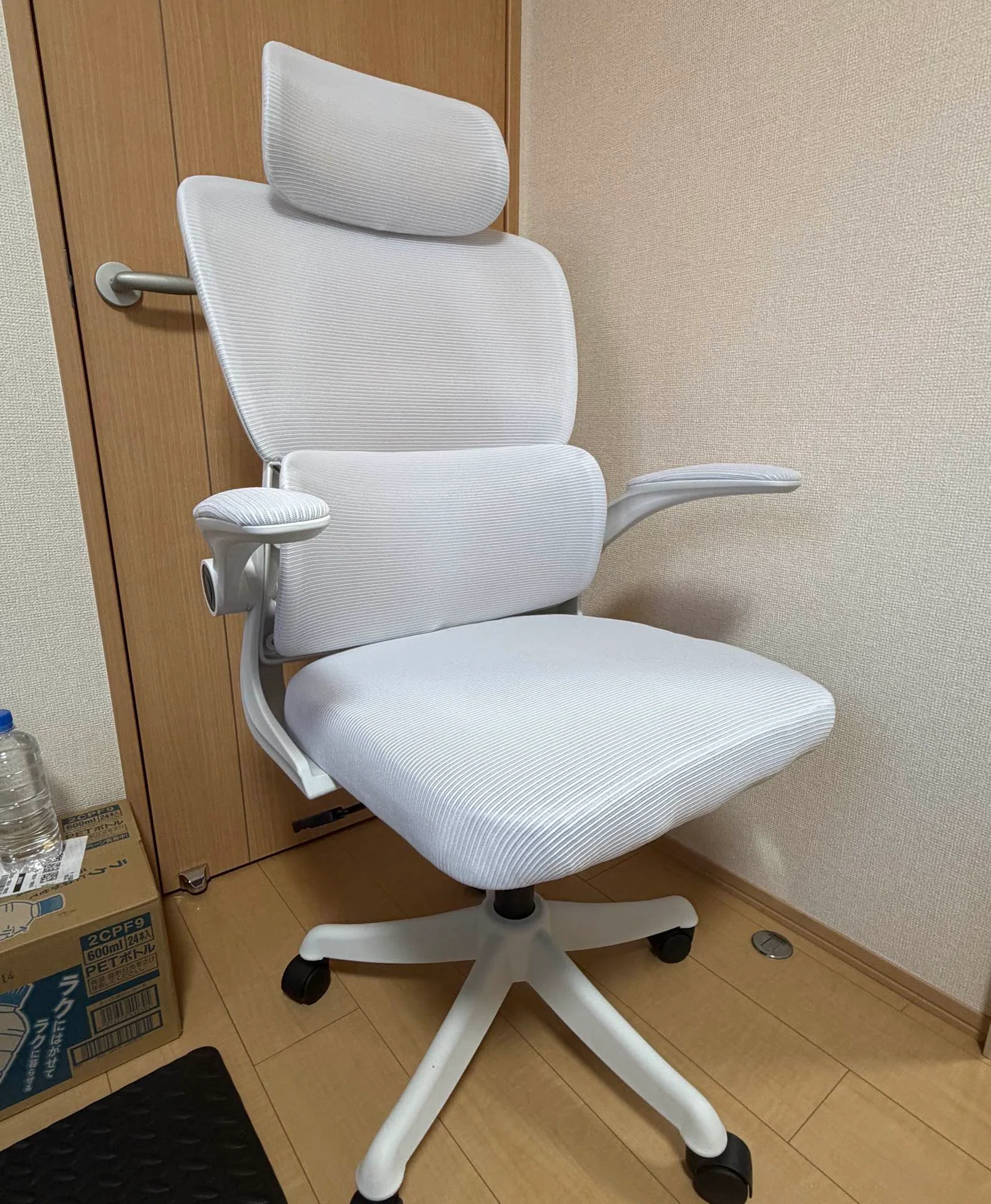 【最近買ってよかったもの】机の高さ出しと、8,000円の勉強チェアに感動した話｜現役マーケターのMONSTER乞食