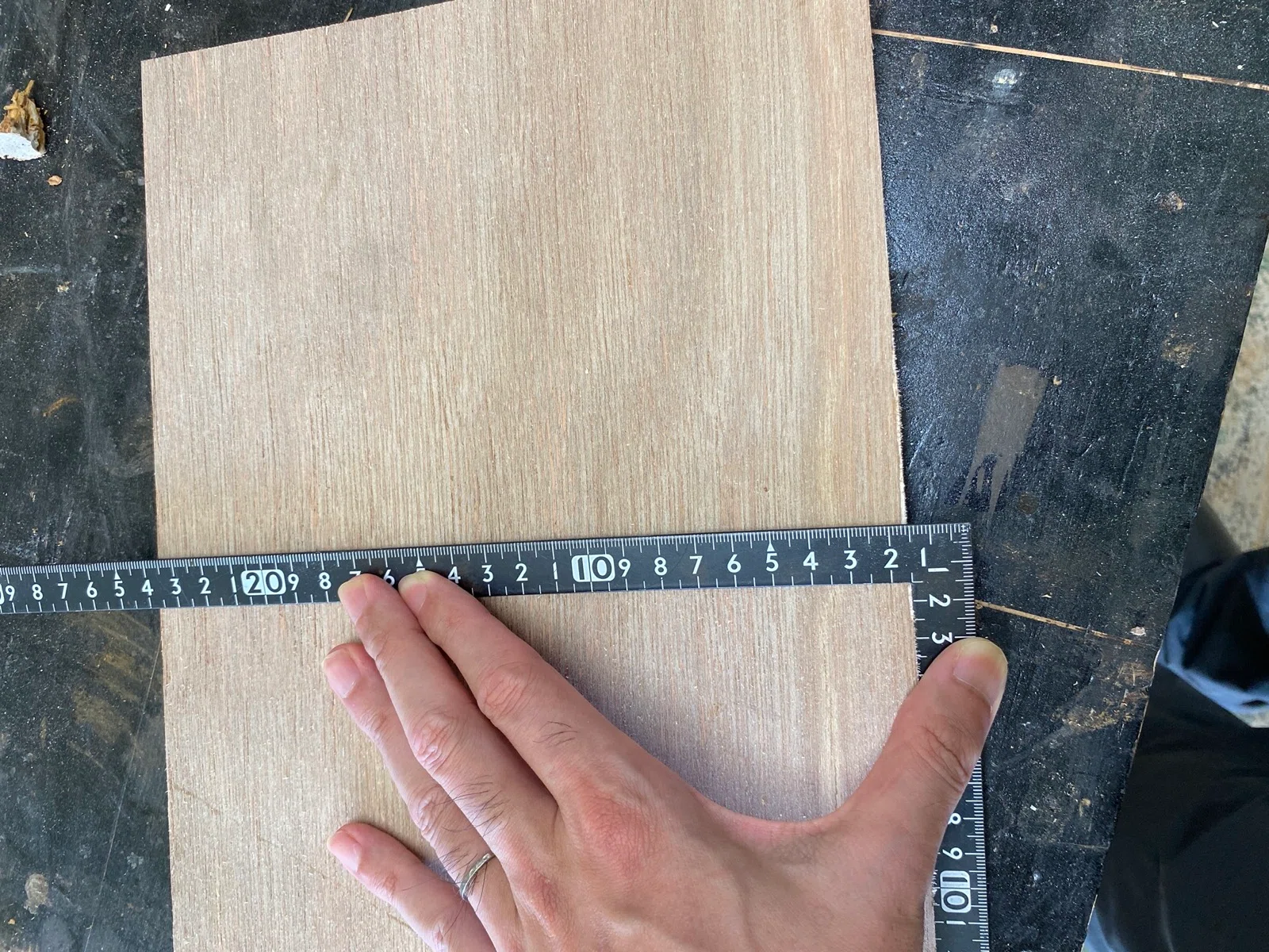 How to draw a straight line perpendicular to a board: How to use and ...