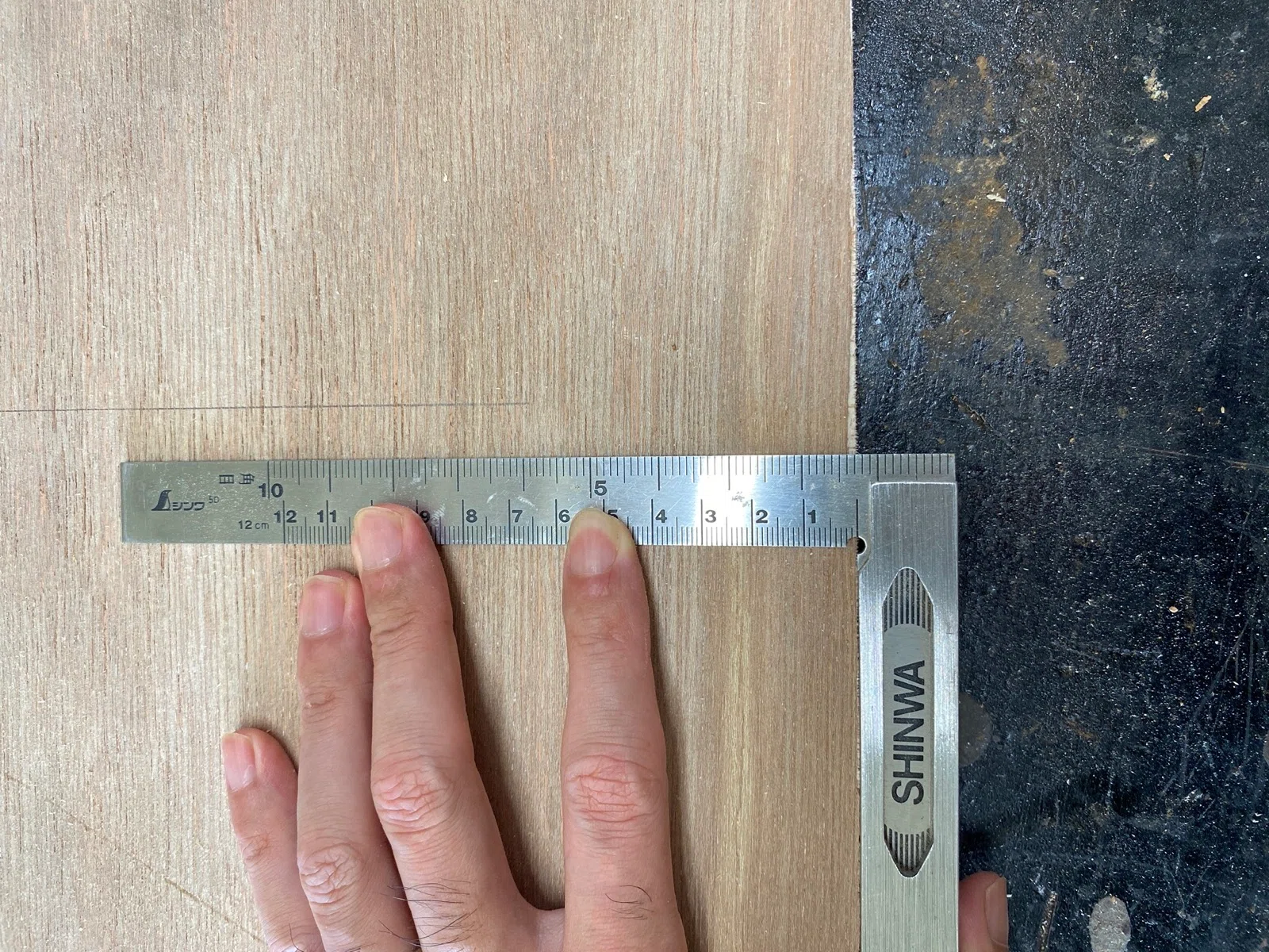 How to draw a straight line perpendicular to a board: How to use and ...
