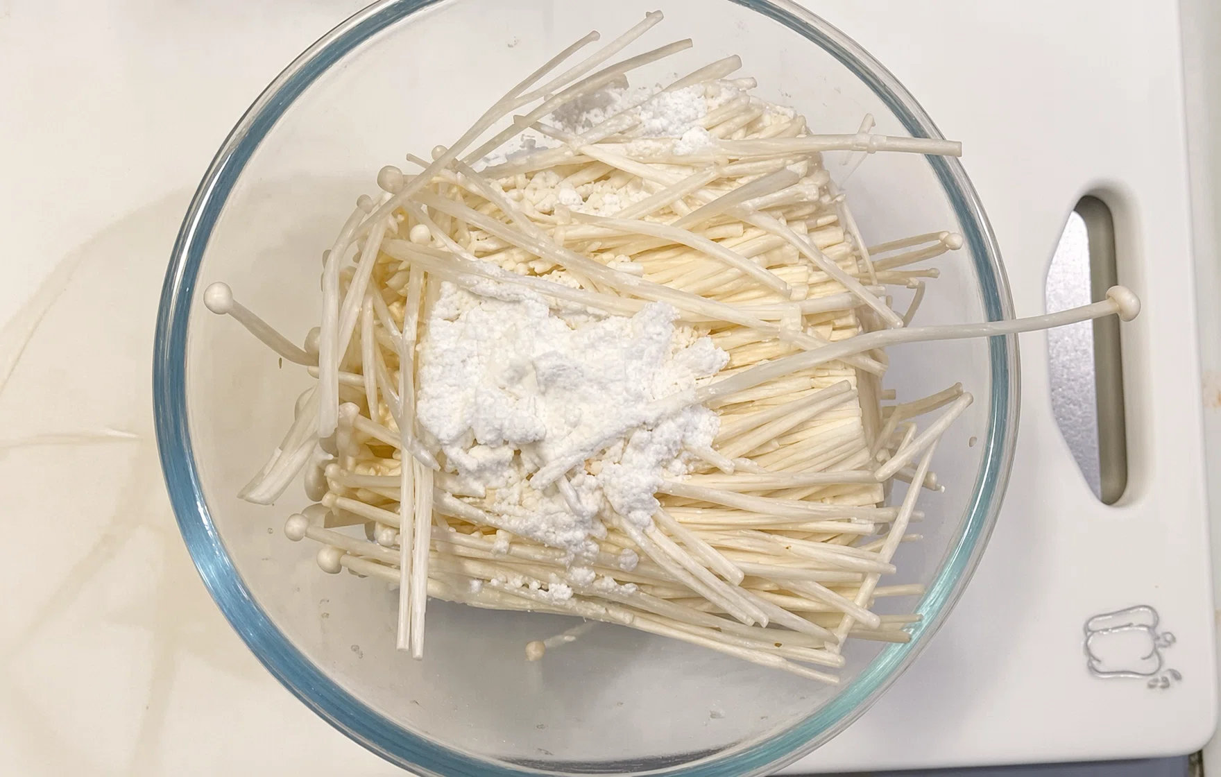 How to make crispy cheese enoki mushrooms by binding them with potato ...