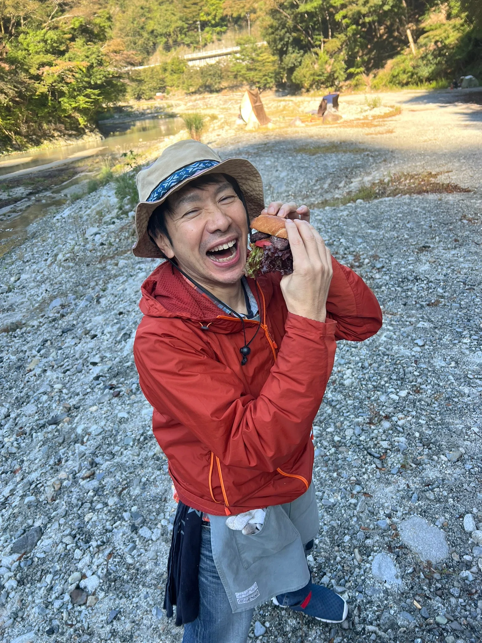 焚き火キャンプの〆は、蝦夷鹿サンド