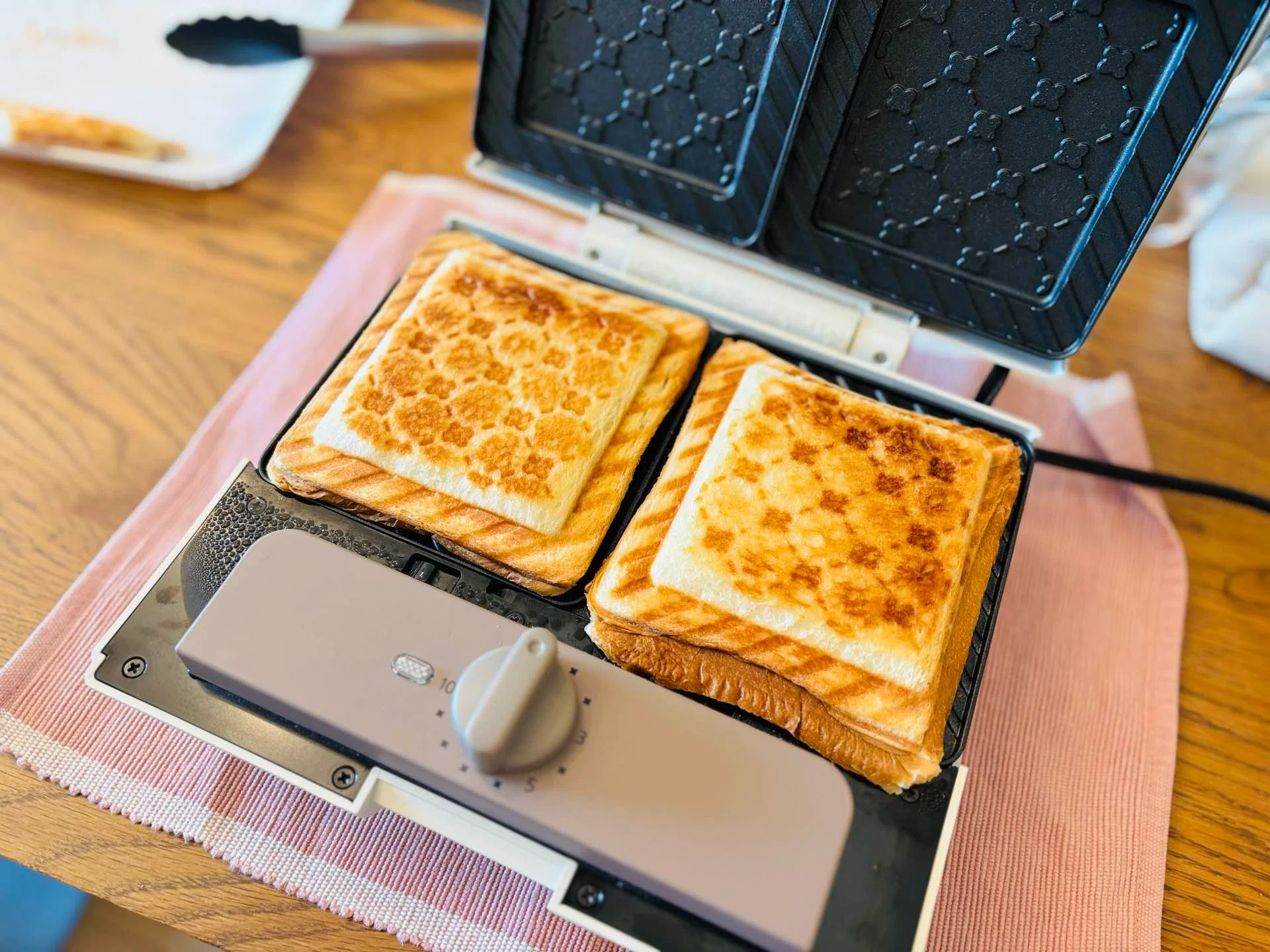 Making Breakfast with a Picture Book Recipe | Chocolate Hot Sandwiches｜あい