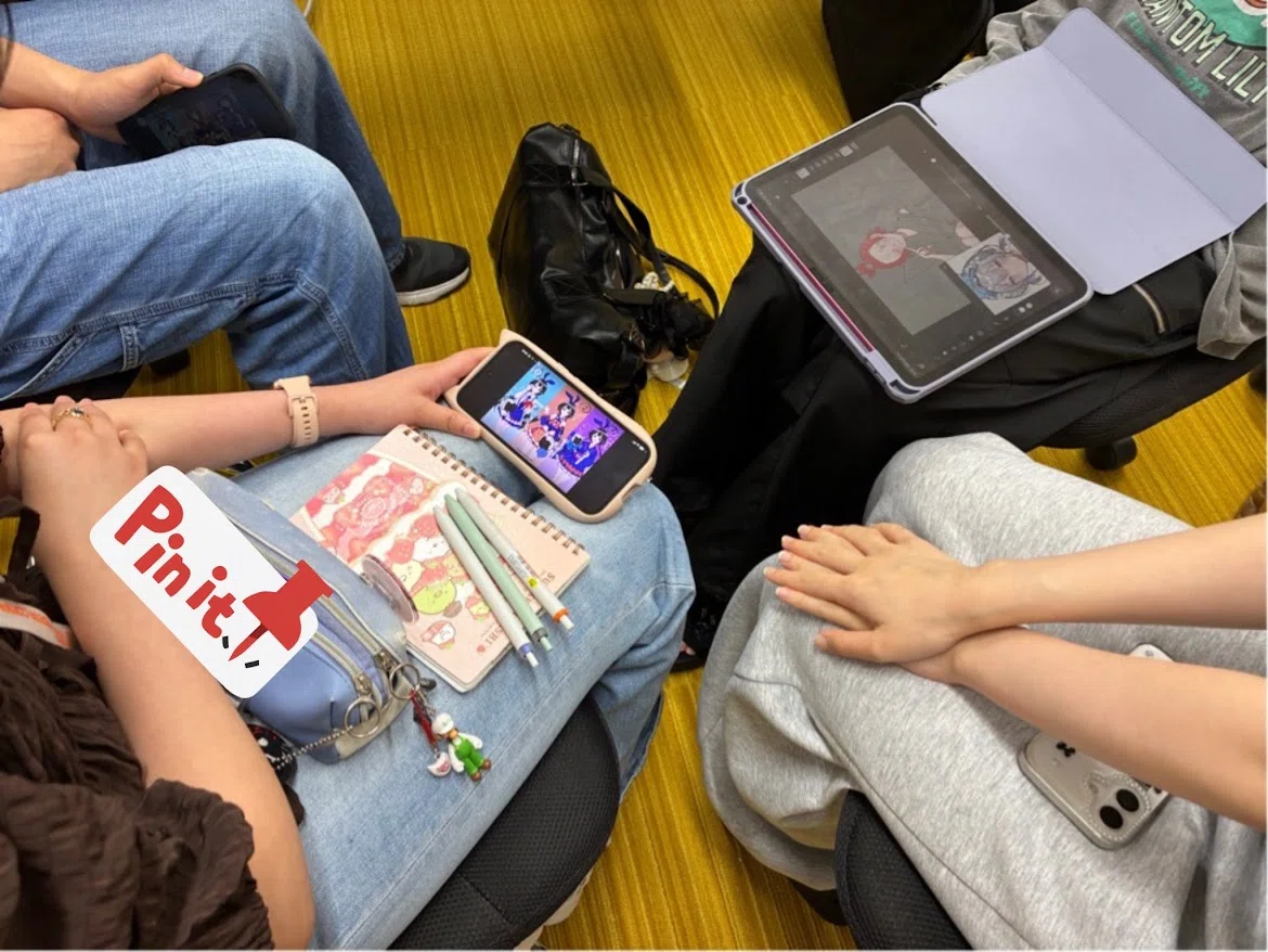 学生によるグッズ制作の様子
