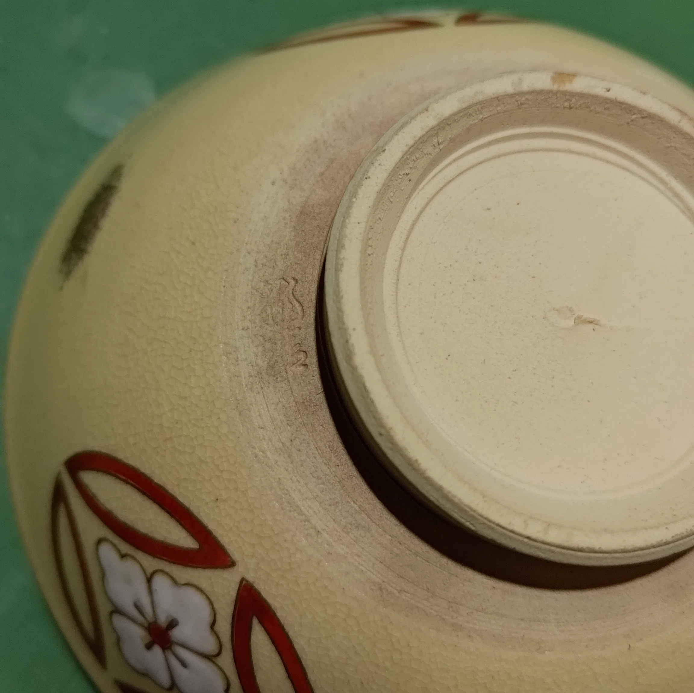 1,000円の抹茶茶碗に謎の刻印—AIと挑んだ文字解読のお話｜ぱすてる