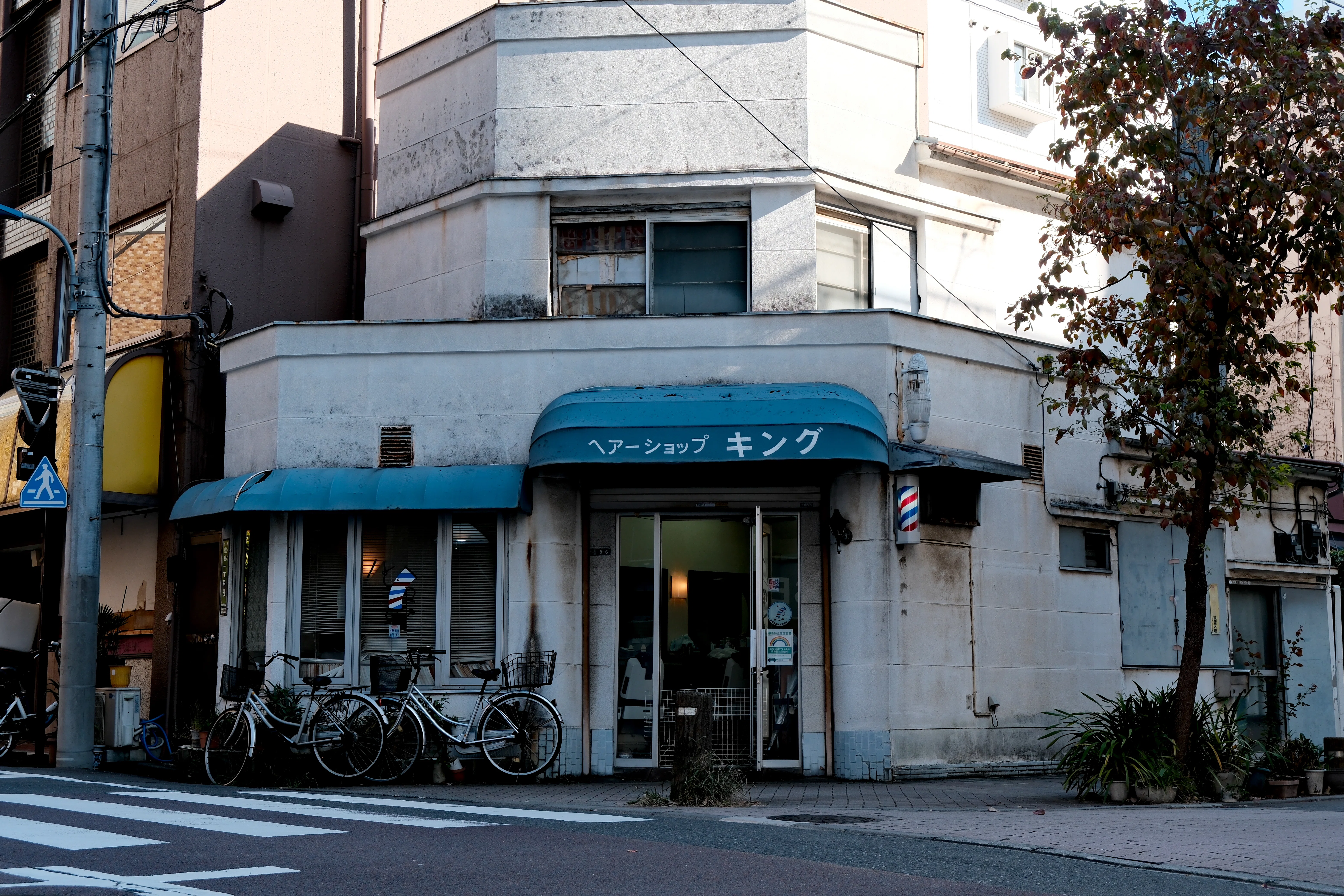 Toshima, Kita Ward: 'Hair Shop King' | #169 King's 'Special Chair'｜都市を ...
