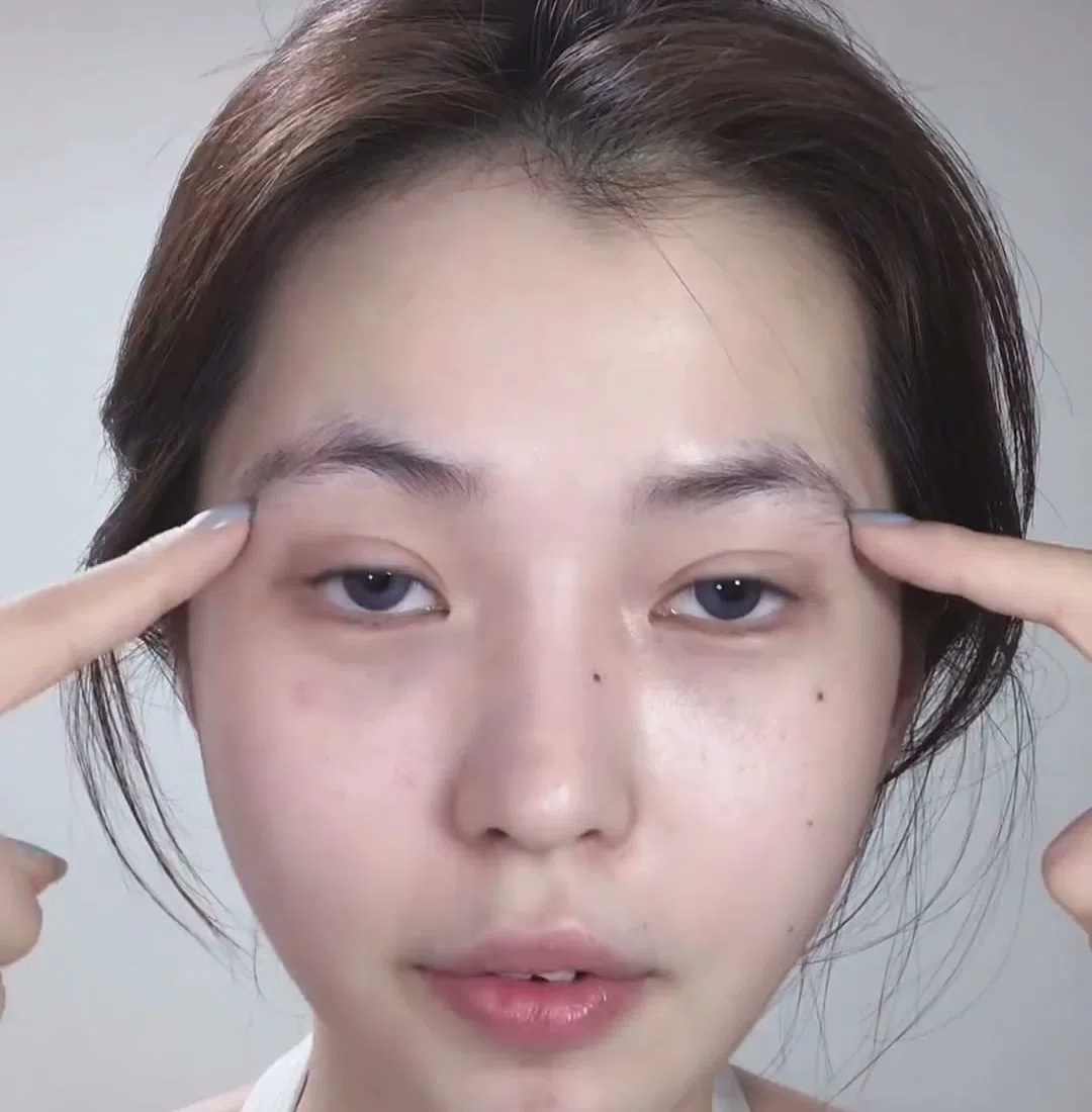 For those with uneven eyebrow heights | Why the three-point brow method ...