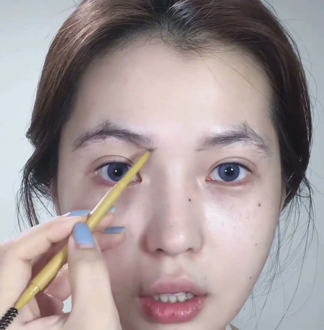 For those with uneven eyebrow heights | Why the three-point brow method ...