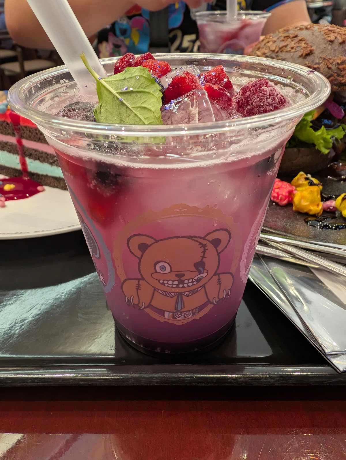 [USJ Food Report] I enjoyed this year's Halloween Hami-Kuma food ①｜かるはこ
