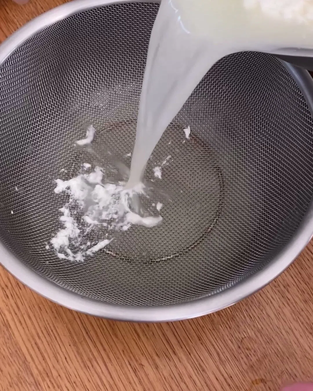 I tried making mozzarella at home with non-homogenized milk and vinegar ...