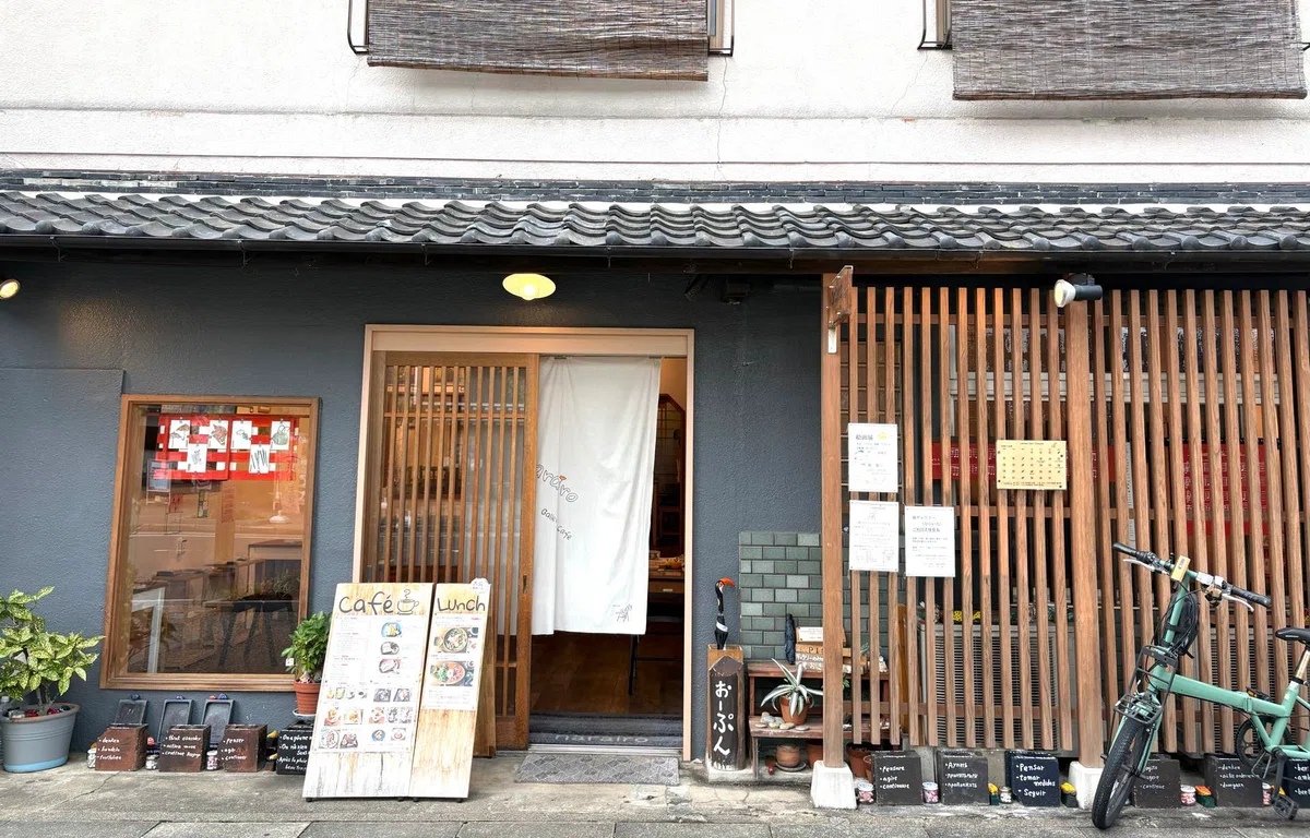 [Kashiharajingu-mae] Lunch at the old folk house gallery cafe narairo ...