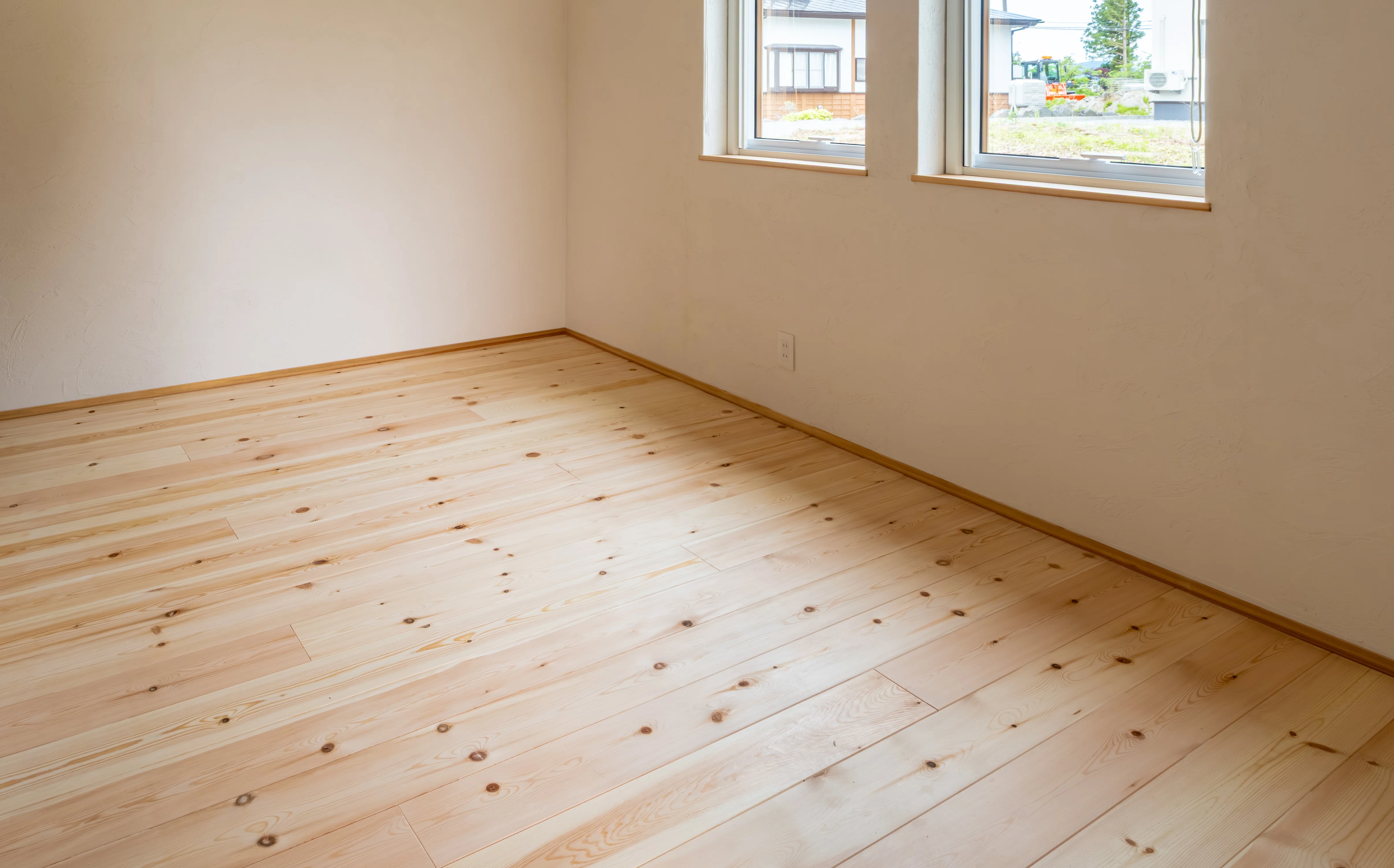 Why we choose solid wood and plaster for homes where children live.｜ムラ ...