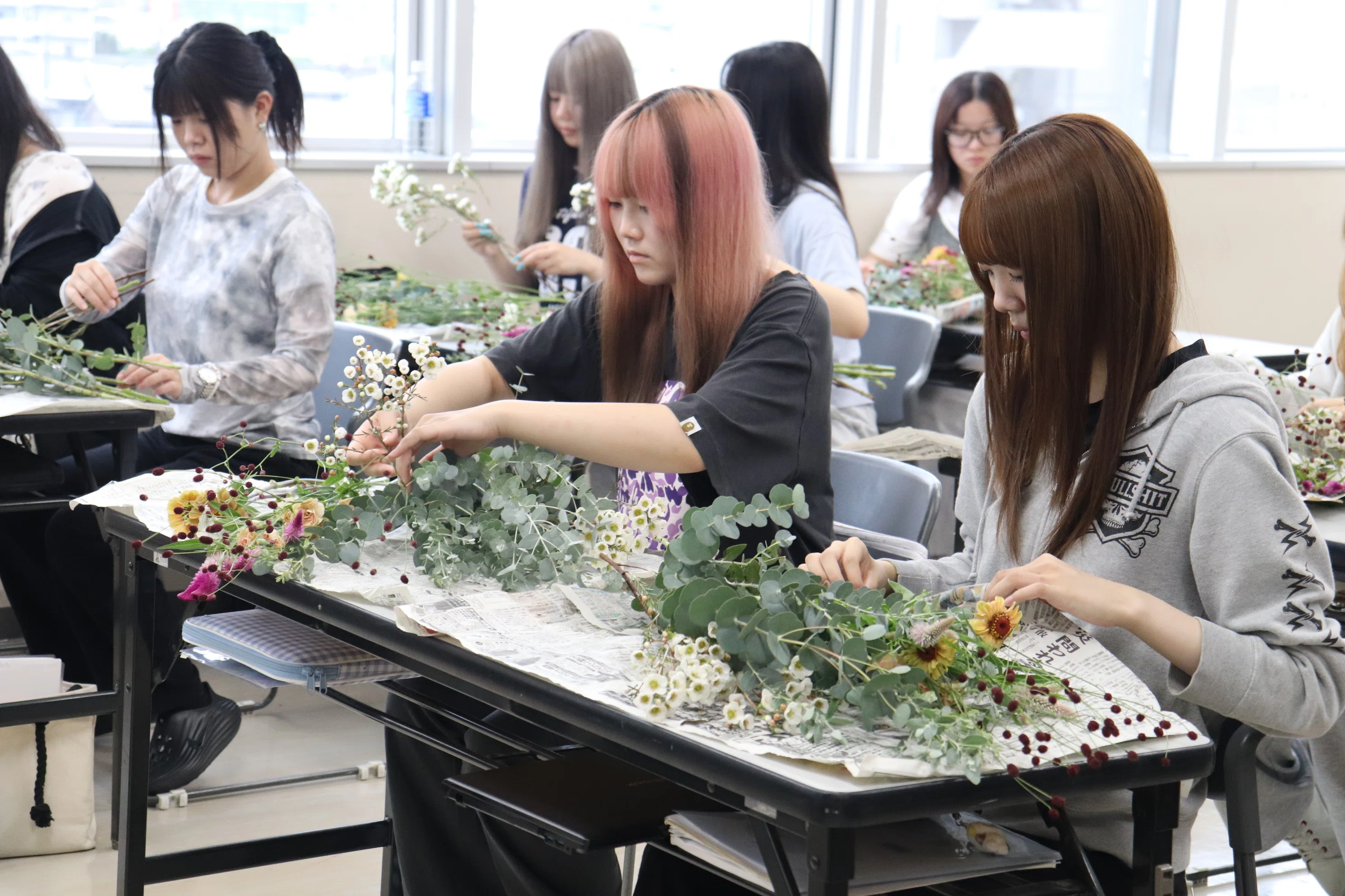 🌼 Creating Bouquets with Autumn Flowers! A Special Class for 1st-Year ...