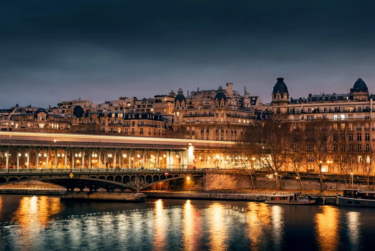 After the cafe, head to a bistro. 3 travel dining spots in Paris｜たびのすきま