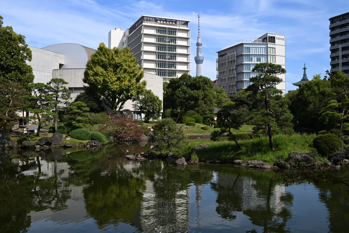 The 'Ryoma' racing across the Great River and the Sobu Line. Walking ...