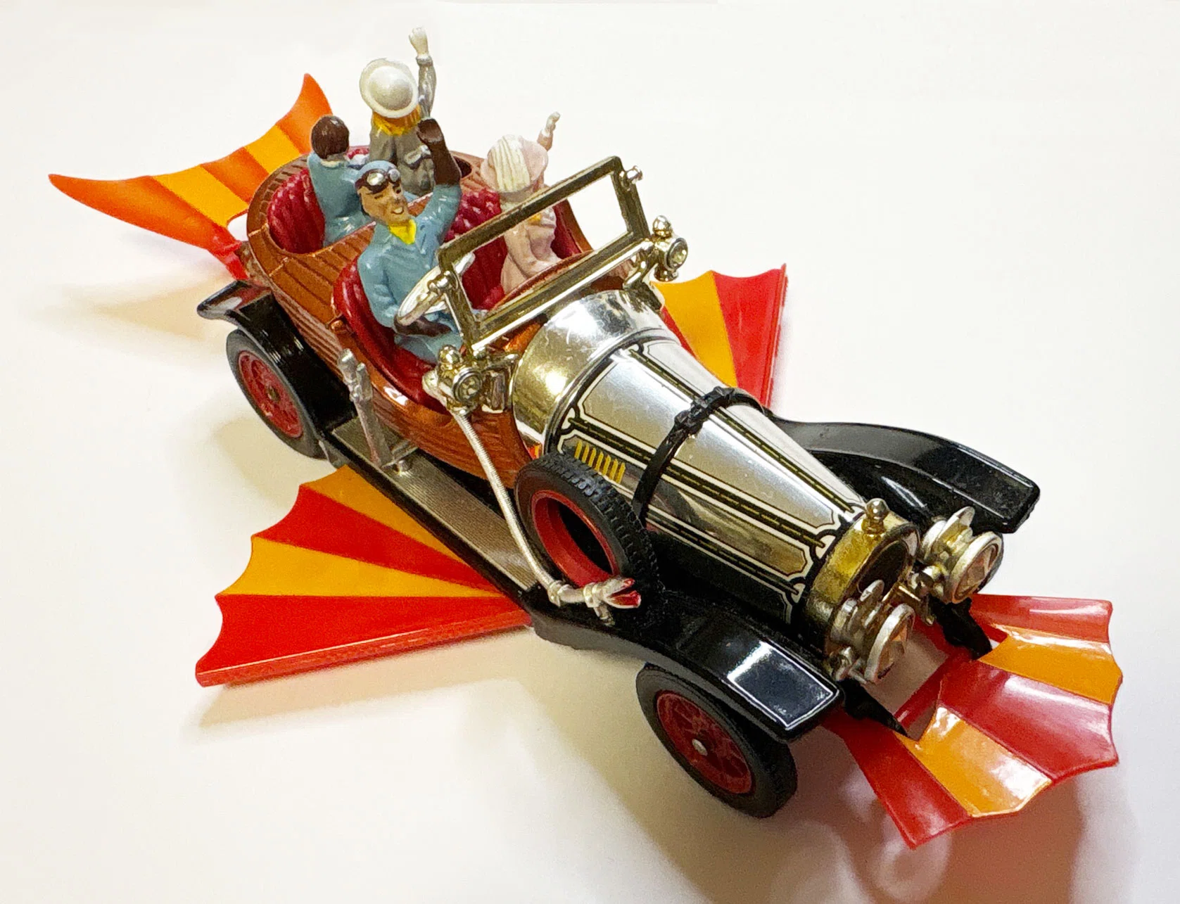 ギミック好き｜小さな車が「チキチキバンバン」の世界を連れてくる