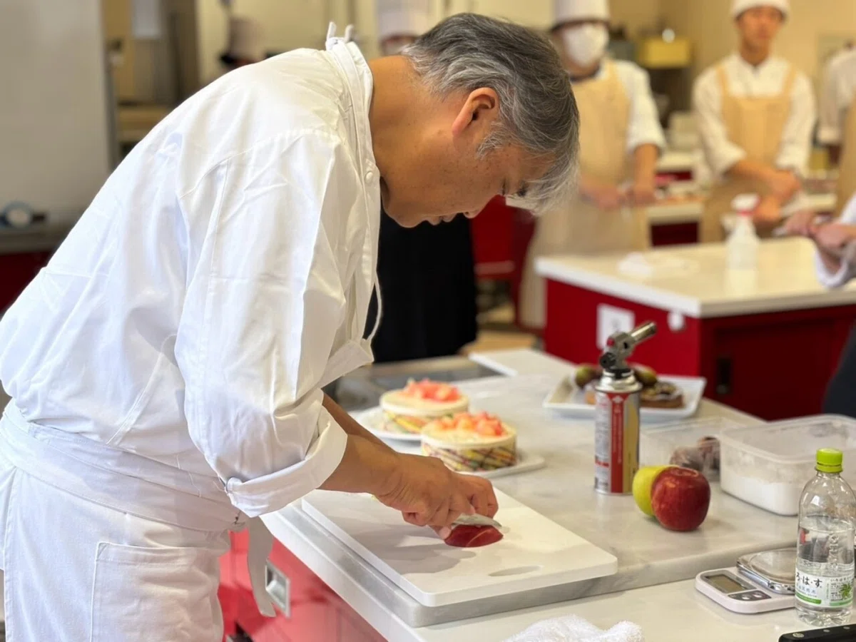 [Patisserie Department] Chef Sakurai Visits! A Special Class to Learn ...