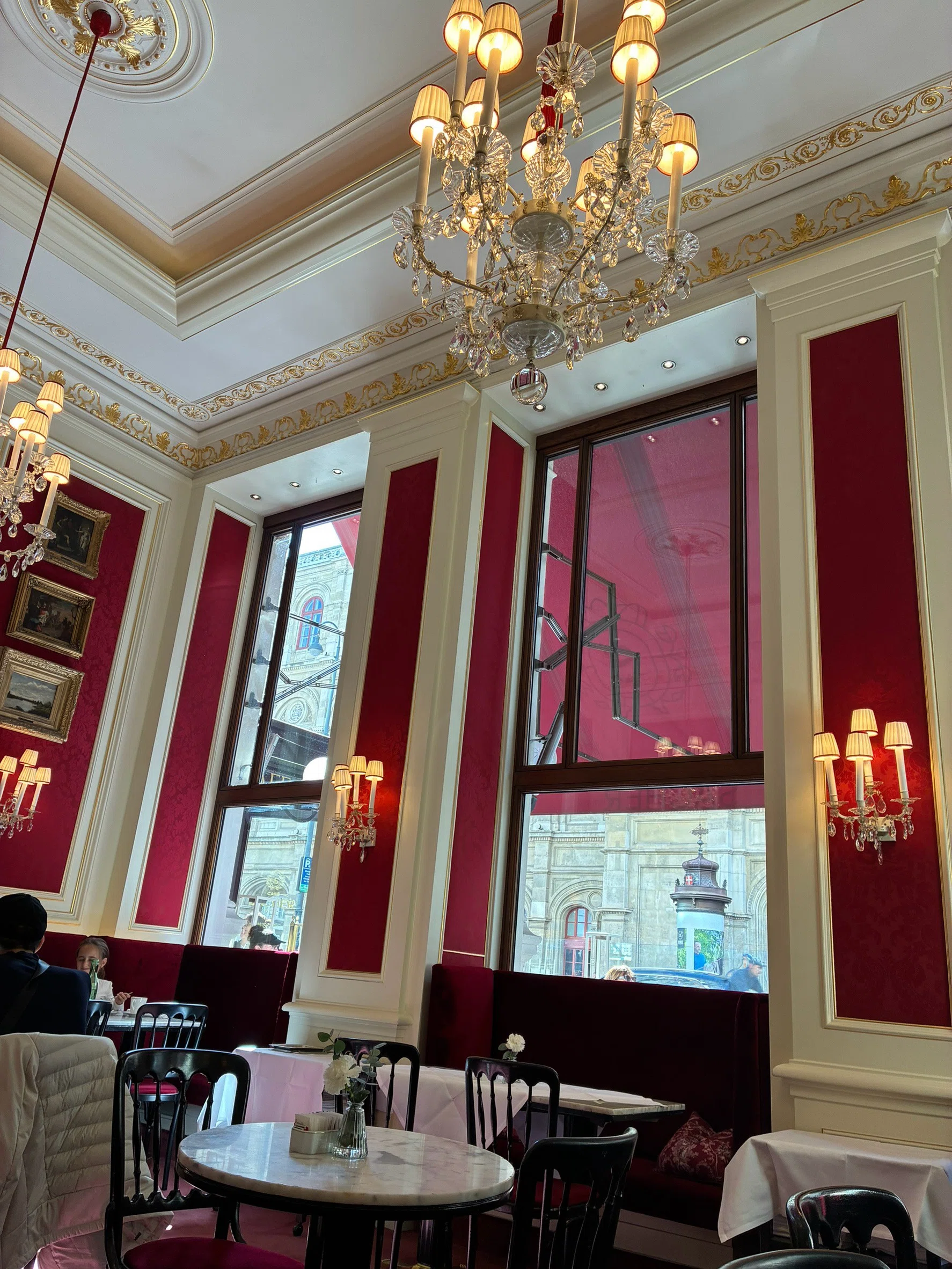 A Walk Through Vienna: Cafe Sacher｜SHIBUYAN/鉄道写真とグルメ