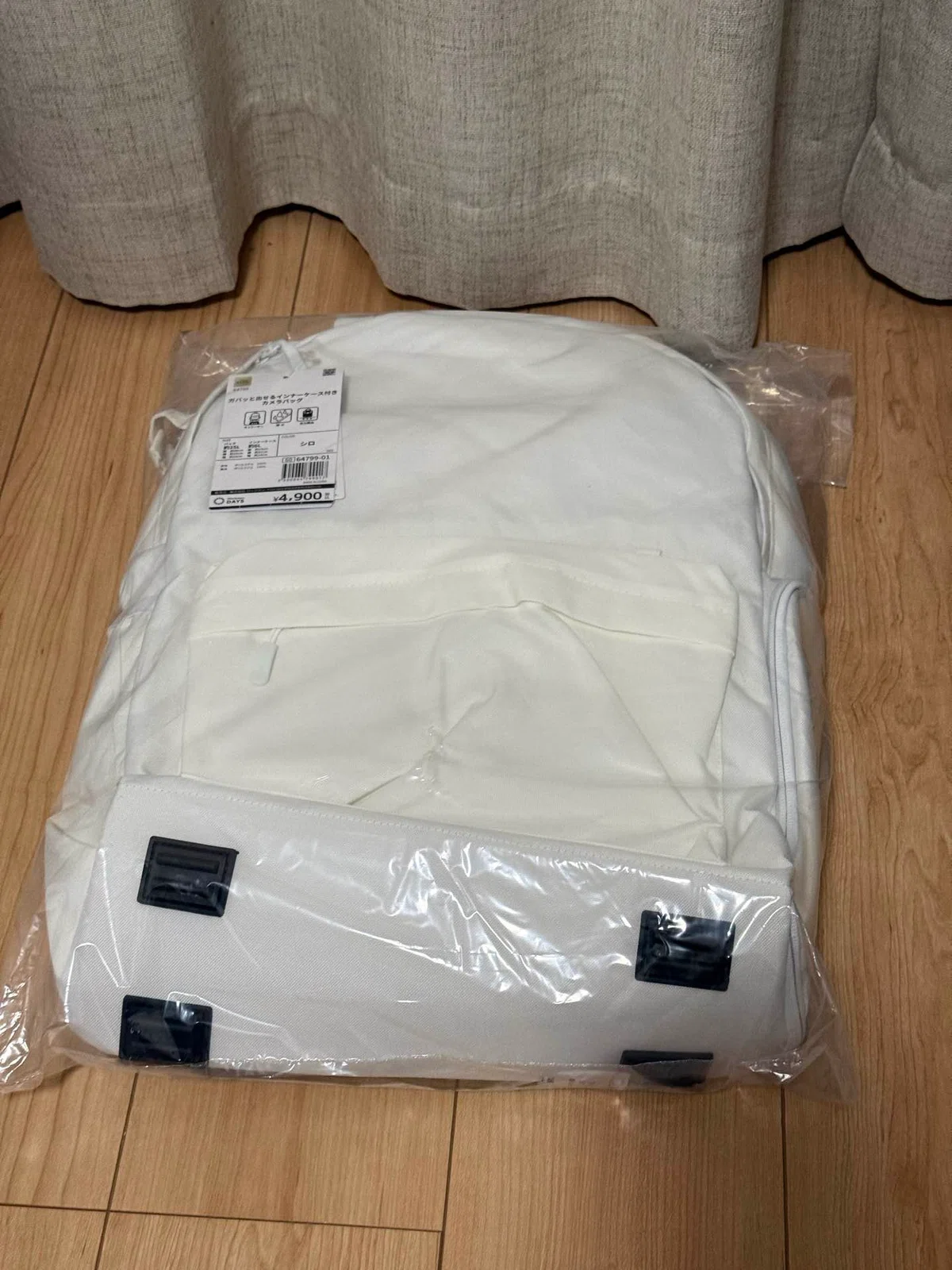 [Can it fit a 70-200mm lens + body!?] Workman's 4,900 yen camera bag ...