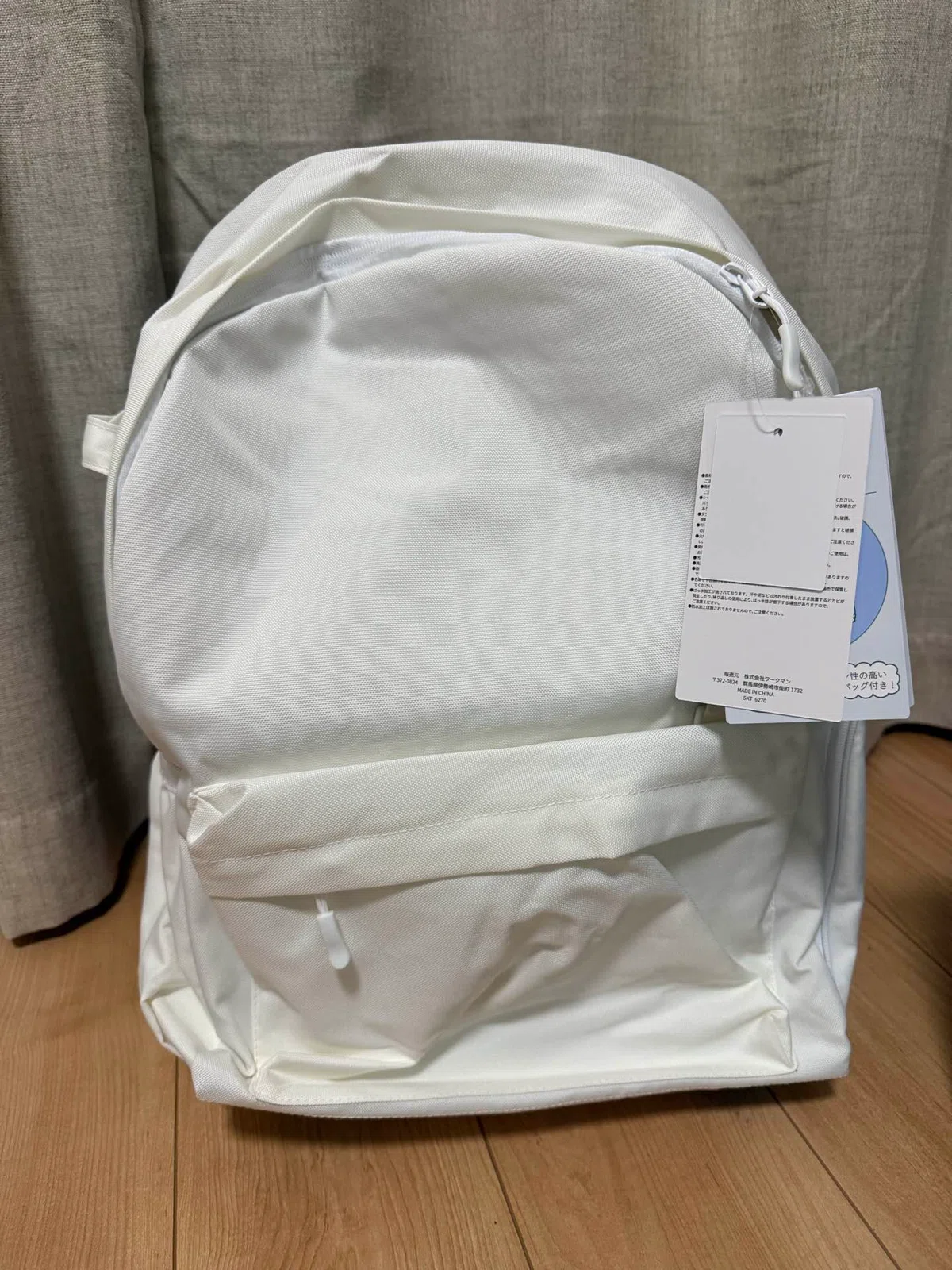 [Can it fit a 70-200mm lens + body!?] Workman's 4,900 yen camera bag ...