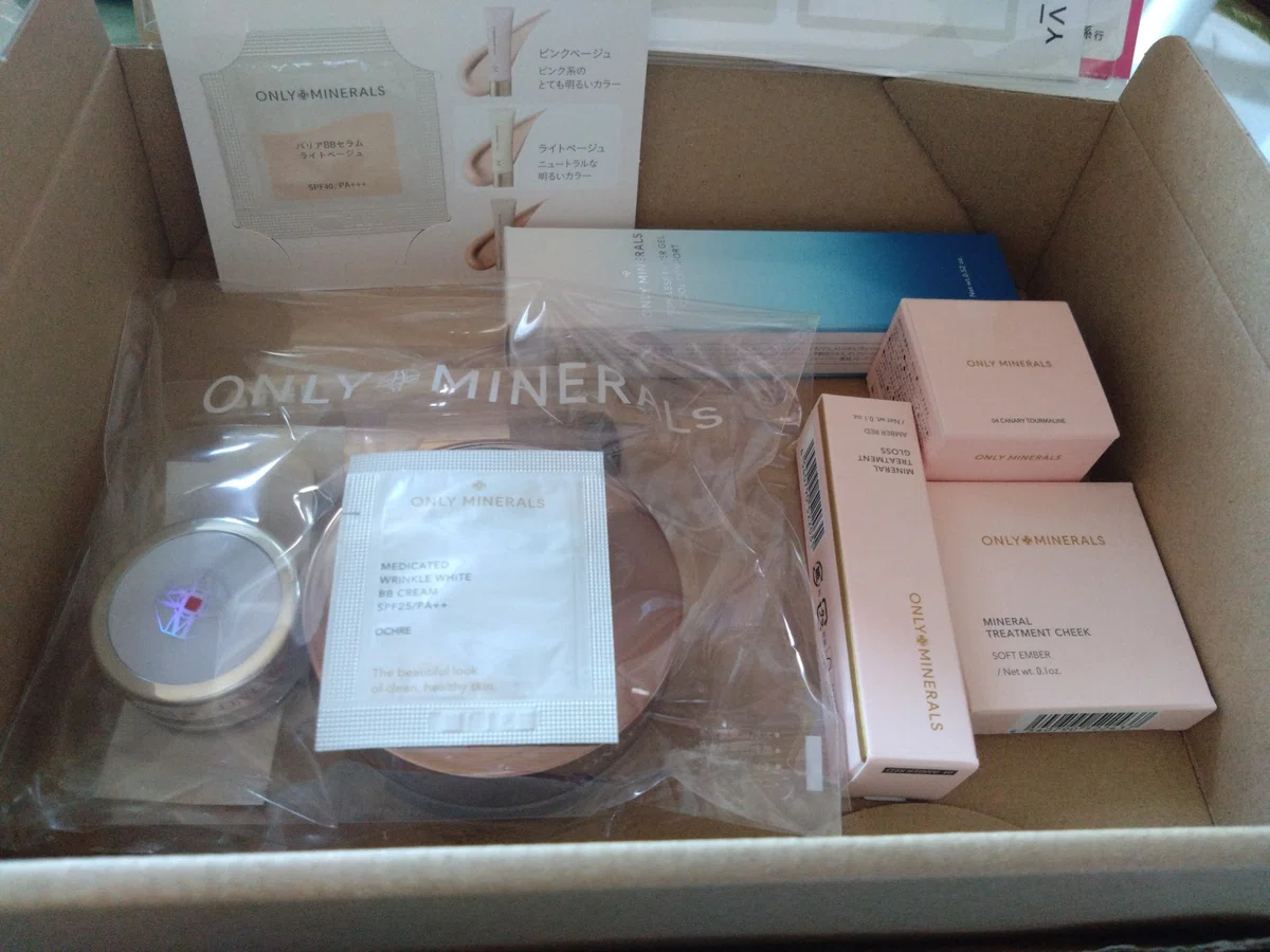 [Shareholder Benefit] Got an Only Minerals cosmetic set with Ya-Man's ...