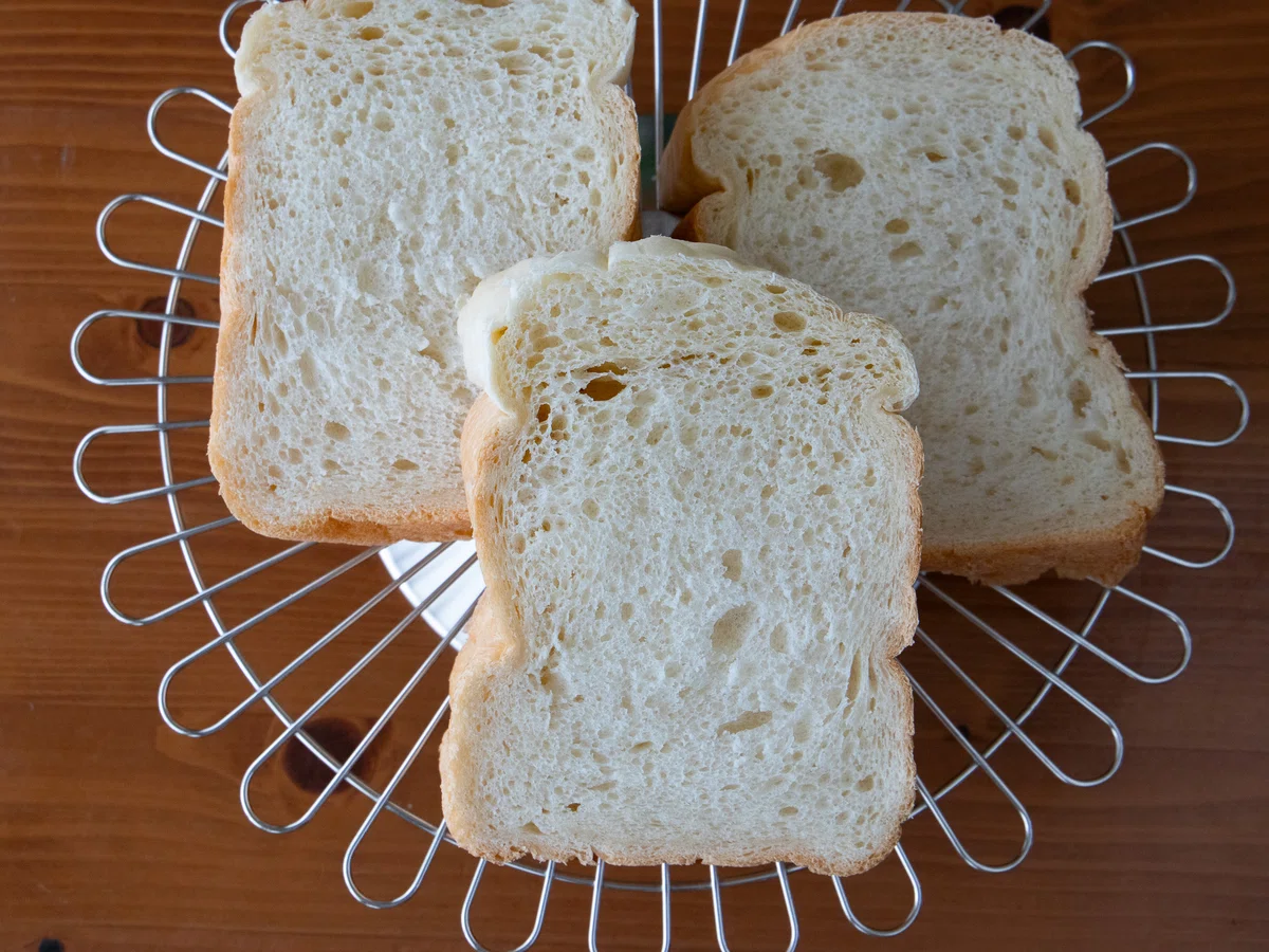 I tried baking bread with 'Tsugi no Hi mo Yawarakai' (Soft the Next Day ...