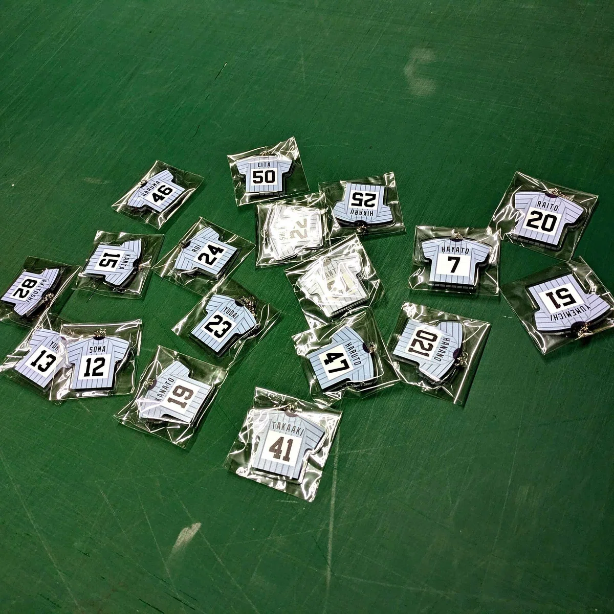 [Fukuoka] Uniform-shaped acrylic keychains with names and jersey ...