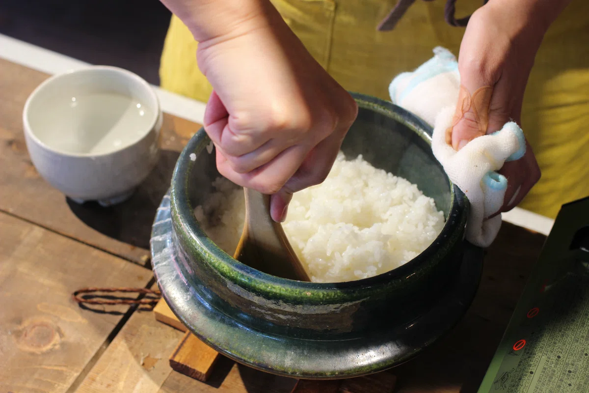 Golden Rice After Cook After eating new rice cooked in a Doraku clay pot, my perception of ...