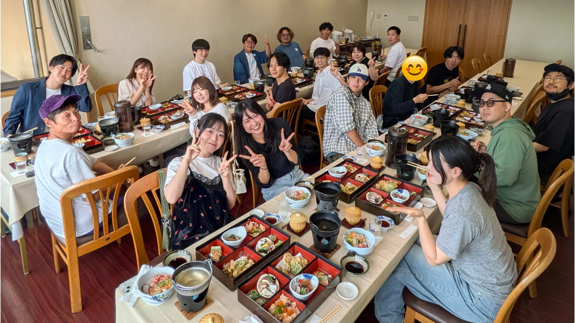 鷲羽山での昼食の様子
