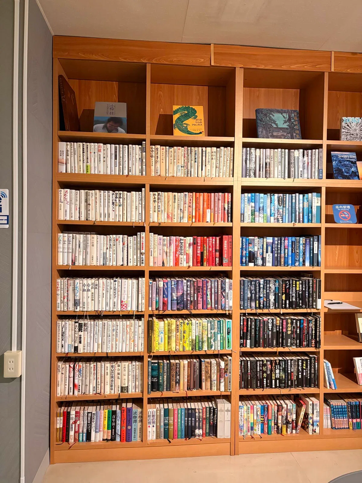 A Day Spent at NAKANIWA books, a Place with Books｜はし
