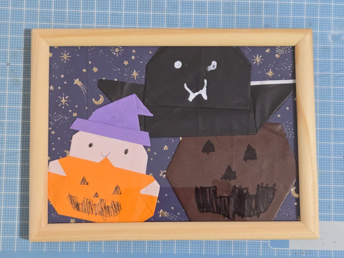 Halloween decorations made with my daughter's origami!｜ぱぱおさん｜障害を持った娘と一緒 ...